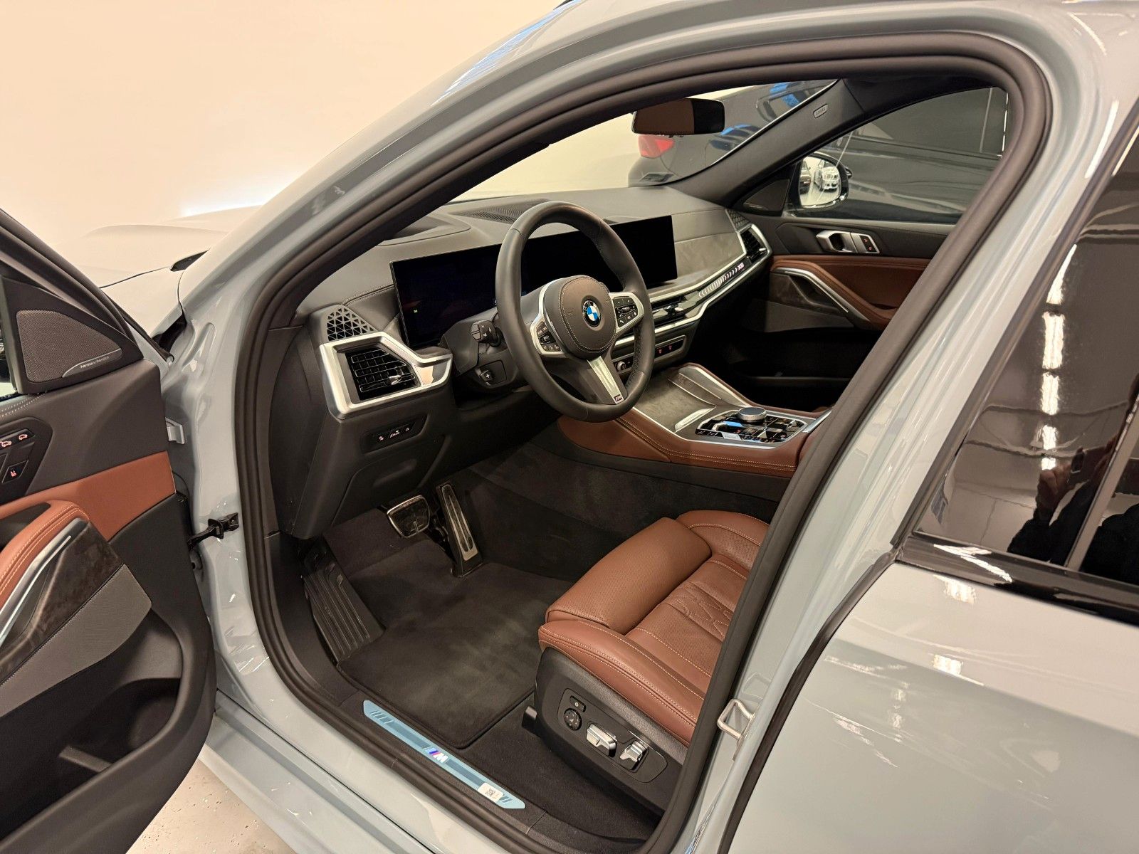 Fahrzeugabbildung BMW X6 40d xDrive M Sport ACC,HUD,PANO,HARMAN,LUFT..