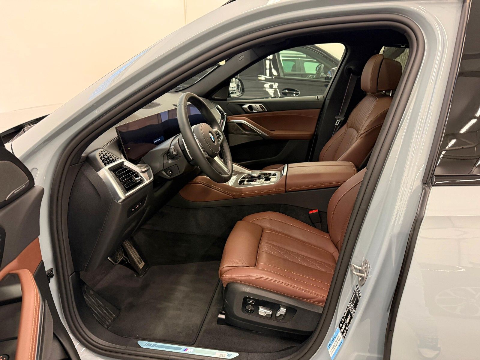 Fahrzeugabbildung BMW X6 40d xDrive M Sport ACC,HUD,PANO,HARMAN,LUFT..