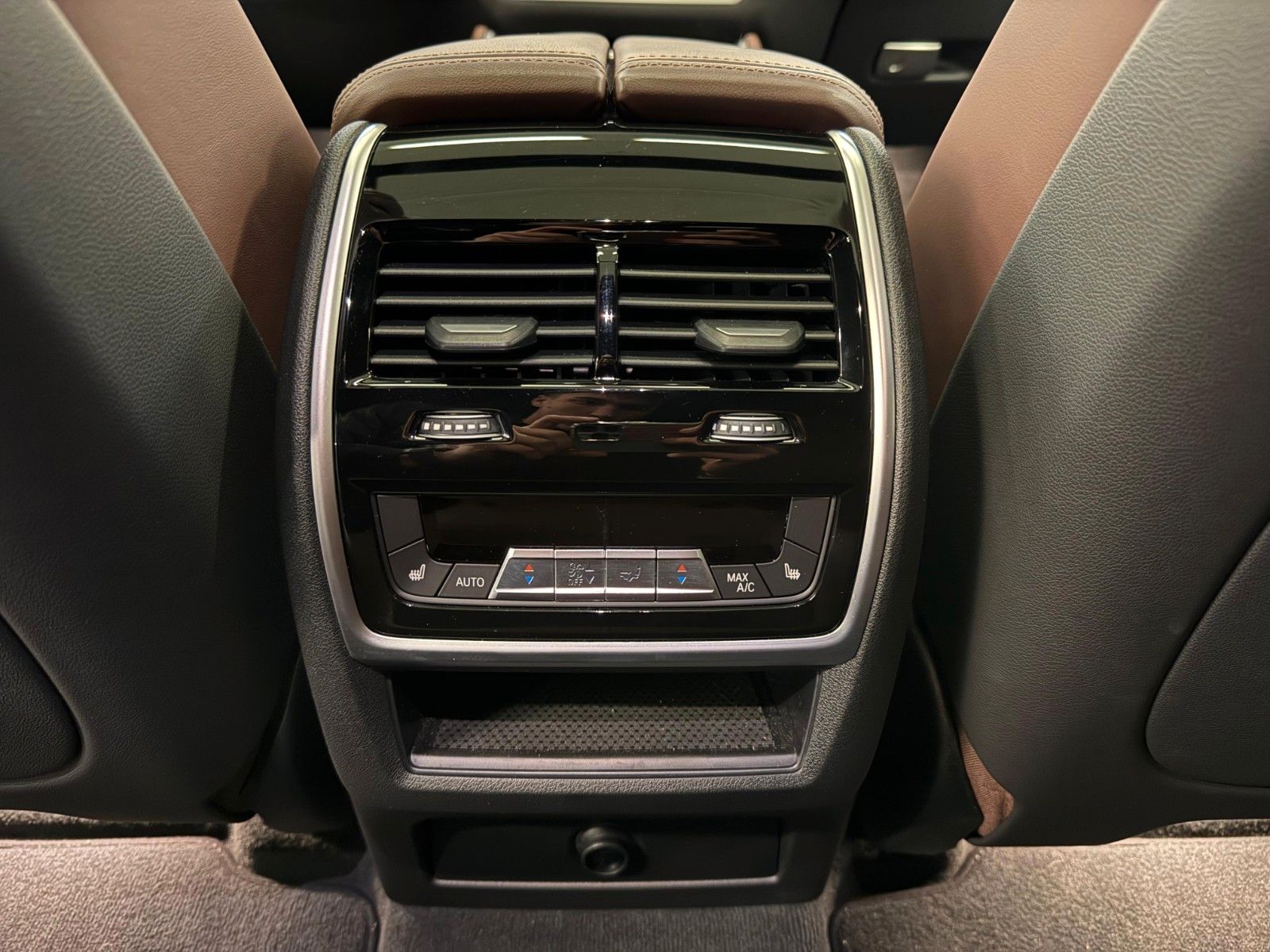 Fahrzeugabbildung BMW X6 40d xDrive M Sport ACC,HUD,PANO,HARMAN,LUFT..