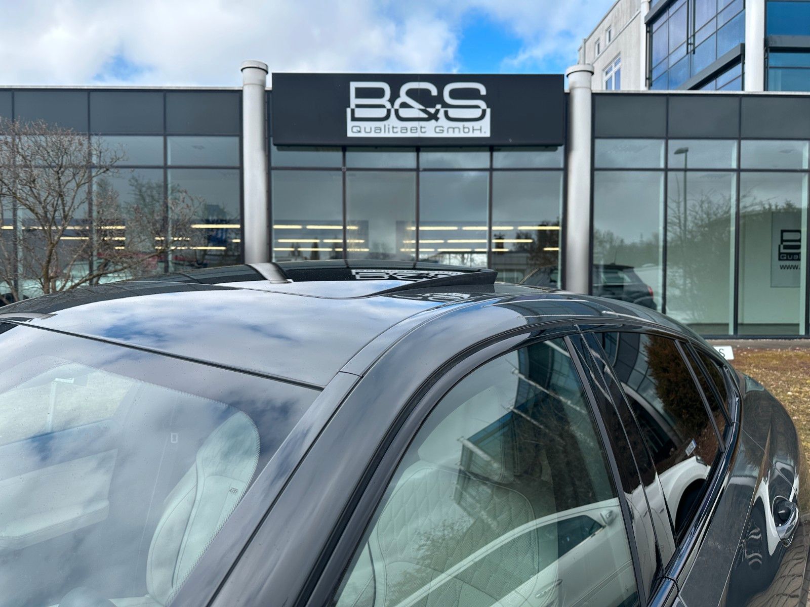 Fahrzeugabbildung BMW X6 M60 i xDrive ACC,HUD,PANO,HARMAN,AHK,22".....