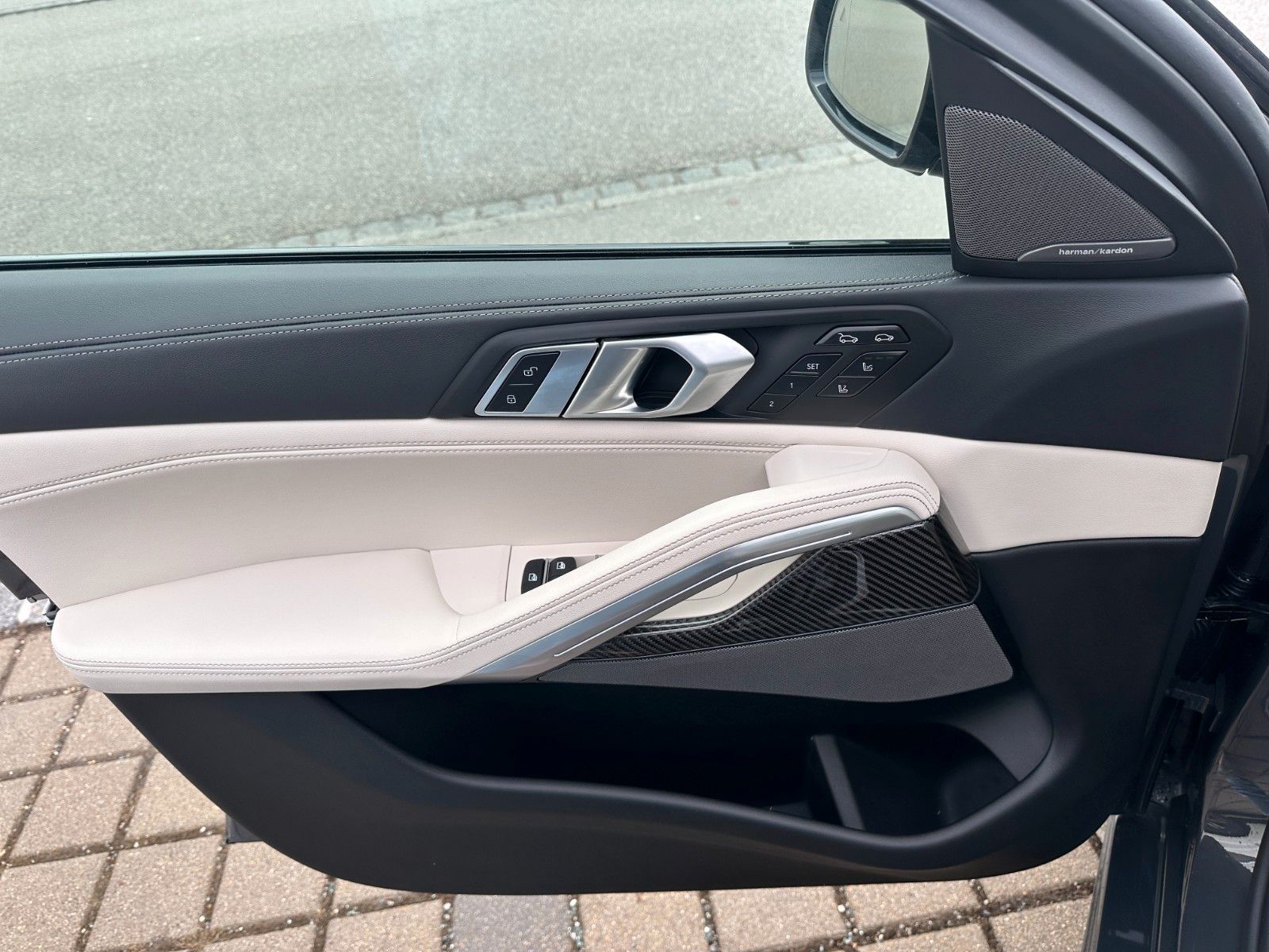 Fahrzeugabbildung BMW X6 M60 i xDrive ACC,HUD,PANO,HARMAN,AHK,22".....