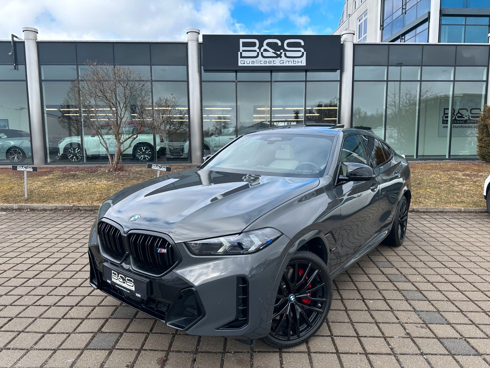 Fahrzeugabbildung BMW X6 M60 i xDrive ACC,HUD,PANO,HARMAN,AHK,22".....