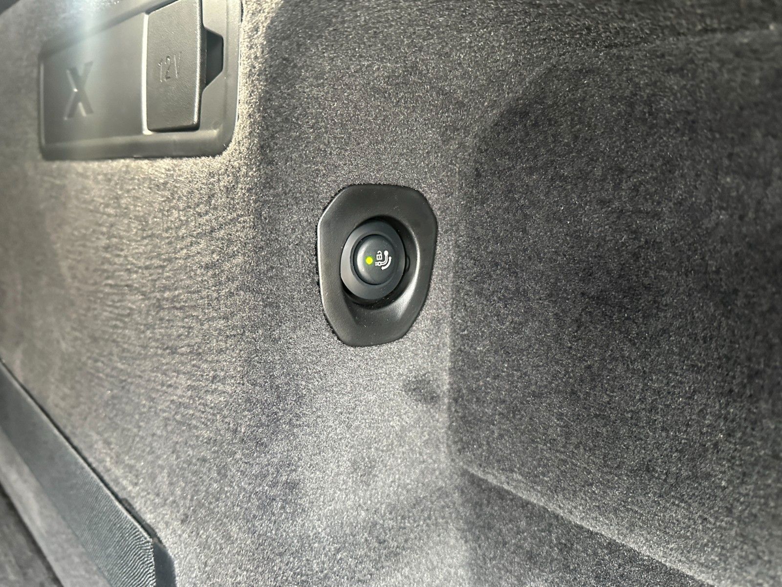 Fahrzeugabbildung BMW X6 M60 i xDrive ACC,HUD,PANO,HARMAN,AHK,22".....