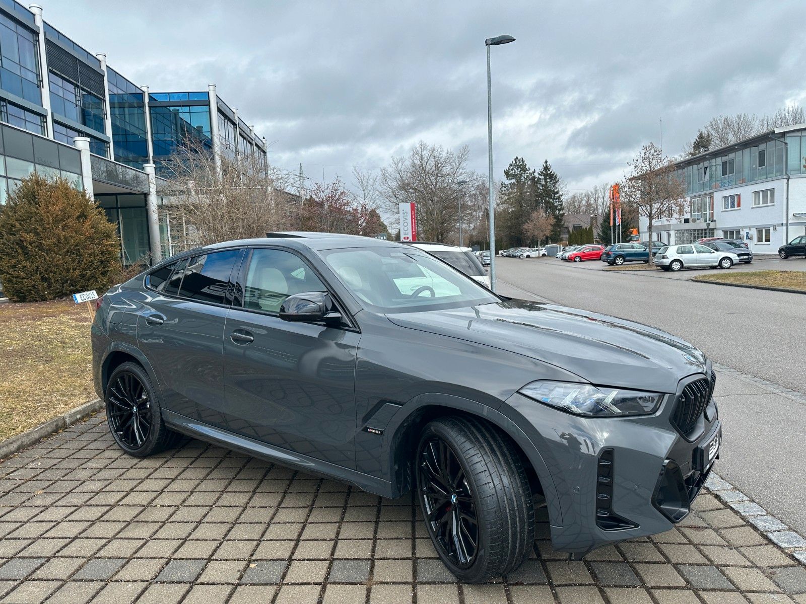 Fahrzeugabbildung BMW X6 M60 i xDrive ACC,HUD,PANO,HARMAN,AHK,22".....