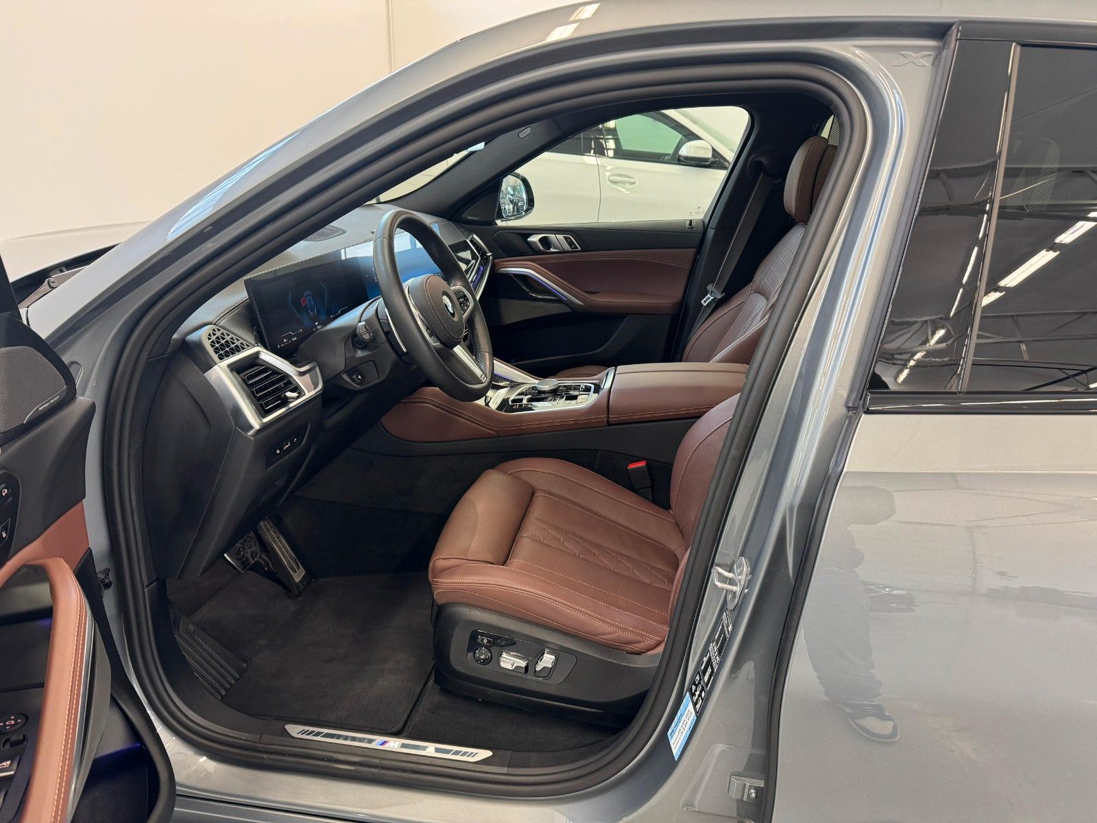 Fahrzeugabbildung BMW X6 40d xDrive M Sport ACC,HUD,PANO,HARMAN,LUFT..