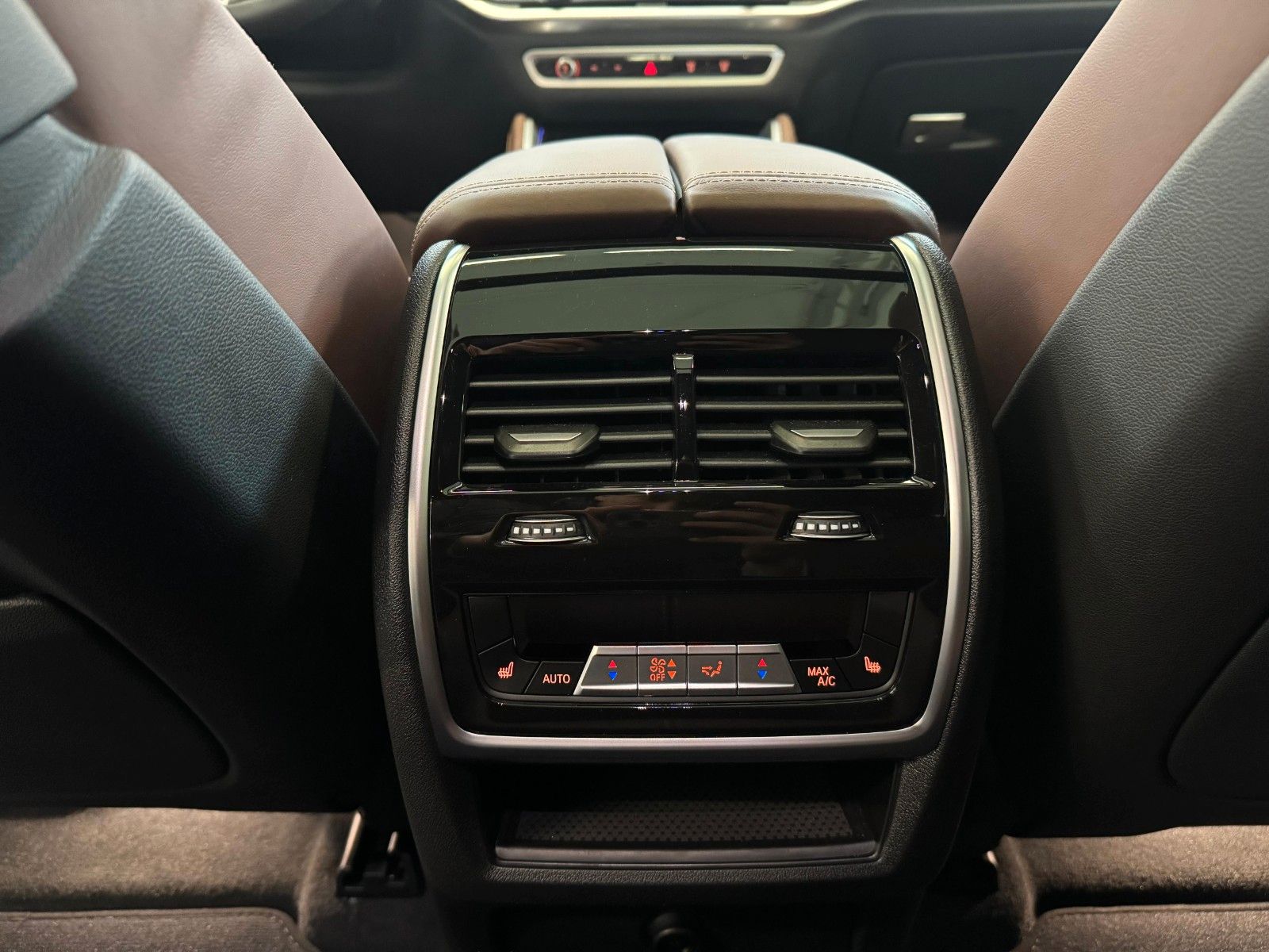 Fahrzeugabbildung BMW X6 40d xDrive M Sport ACC,HUD,PANO,HARMAN,LUFT..