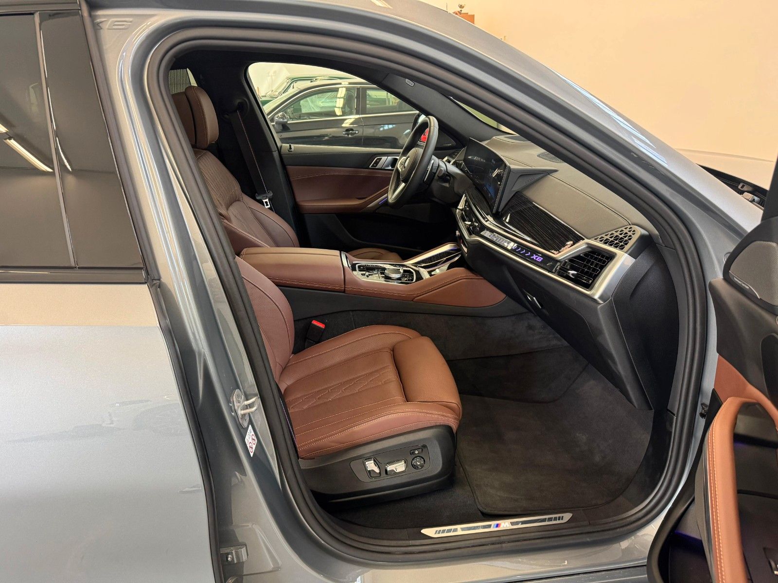 Fahrzeugabbildung BMW X6 40d xDrive M Sport ACC,HUD,PANO,HARMAN,LUFT..