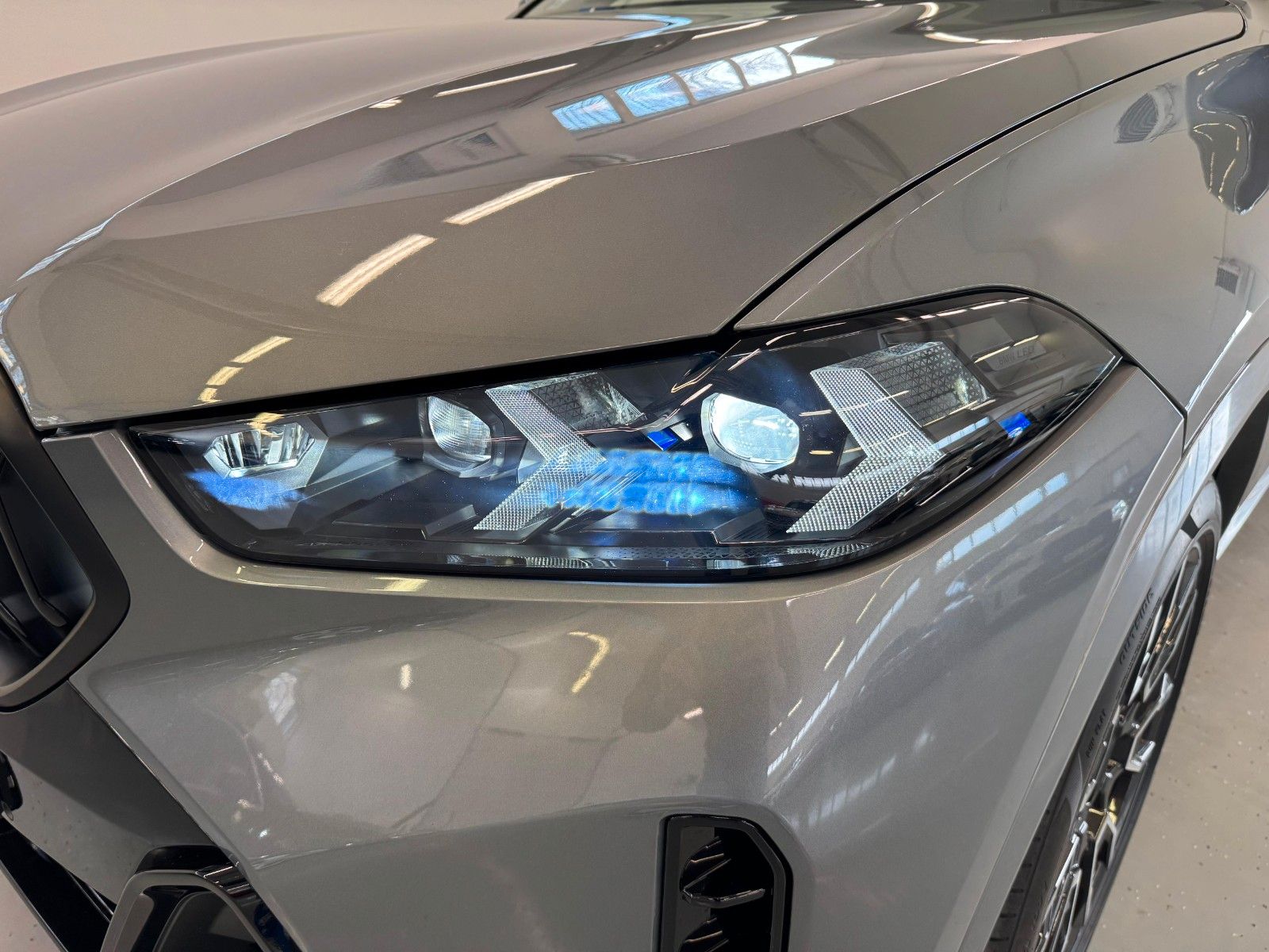 Fahrzeugabbildung BMW X6 40d xDrive M Sport ACC,HUD,PANO,HARMAN,LUFT..