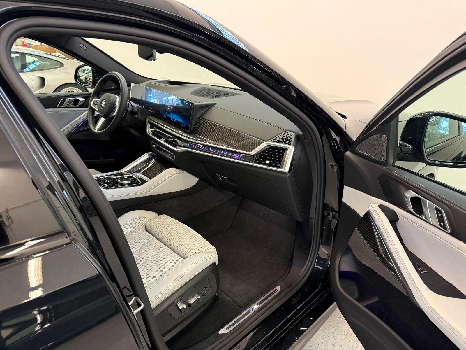 Fahrzeugabbildung BMW X6 30d xDrive M Sport ACC,HUD,PANO,HARMAN,LUFT..