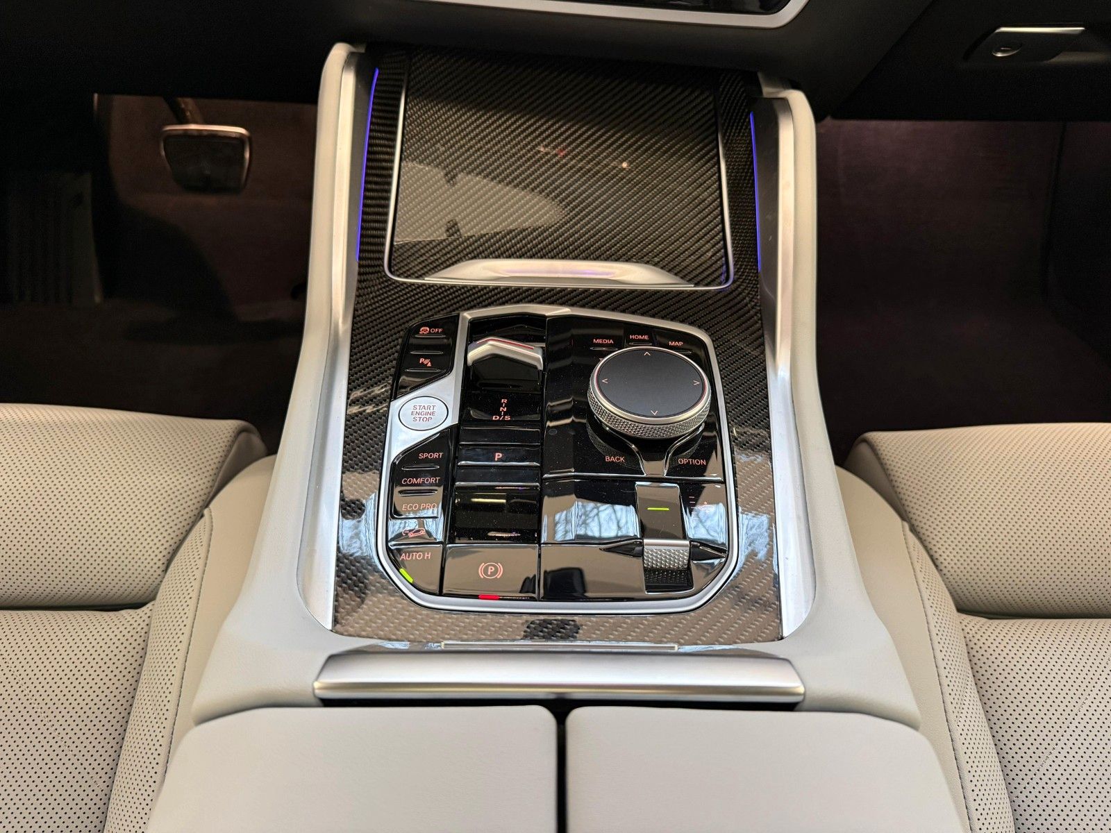 Fahrzeugabbildung BMW X6 30d xDrive M Sport ACC,HUD,PANO,HARMAN,LUFT..