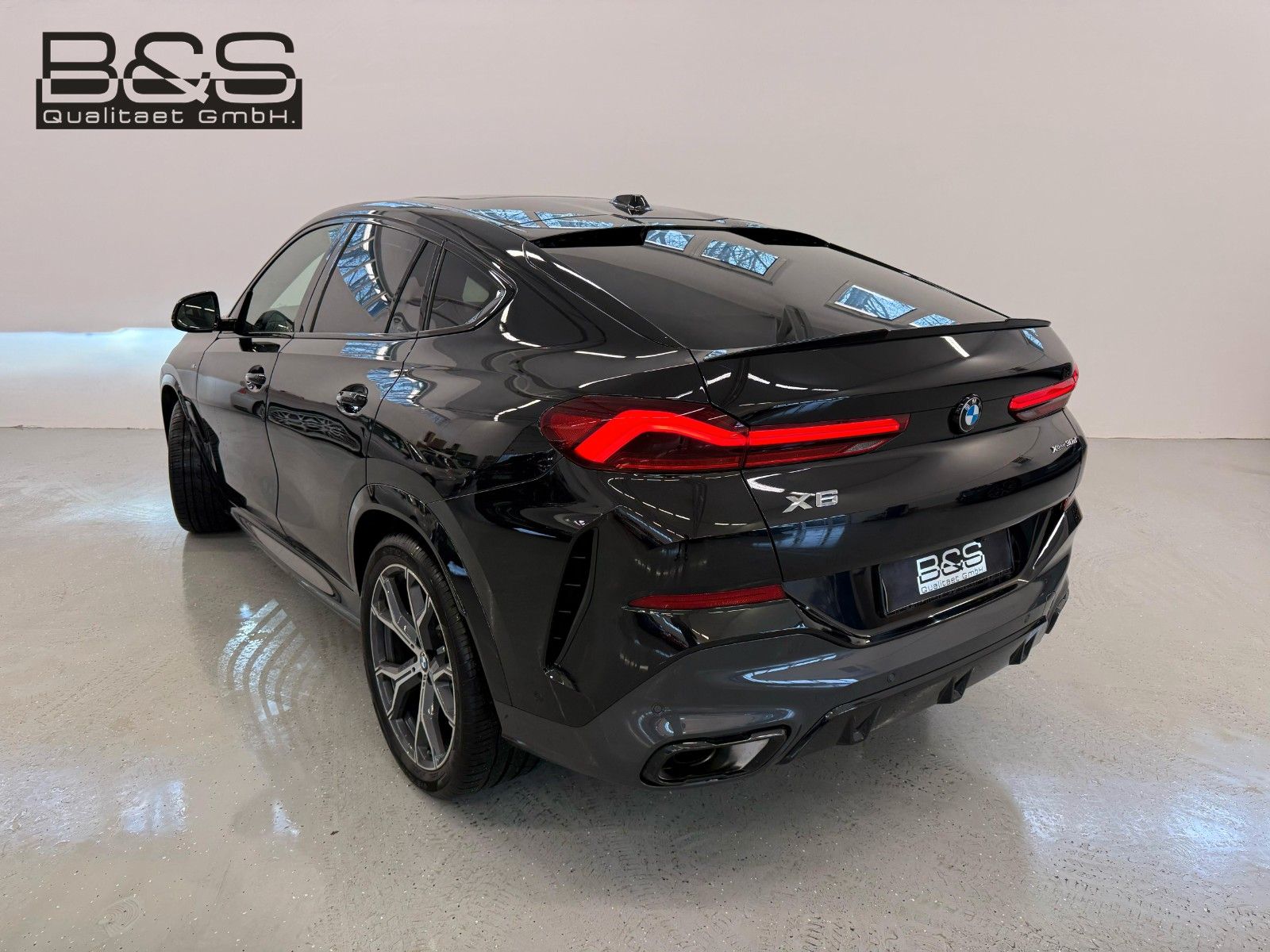 Fahrzeugabbildung BMW X6 30d xDrive M Sport ACC,HUD,PANO,HARMAN,LUFT..