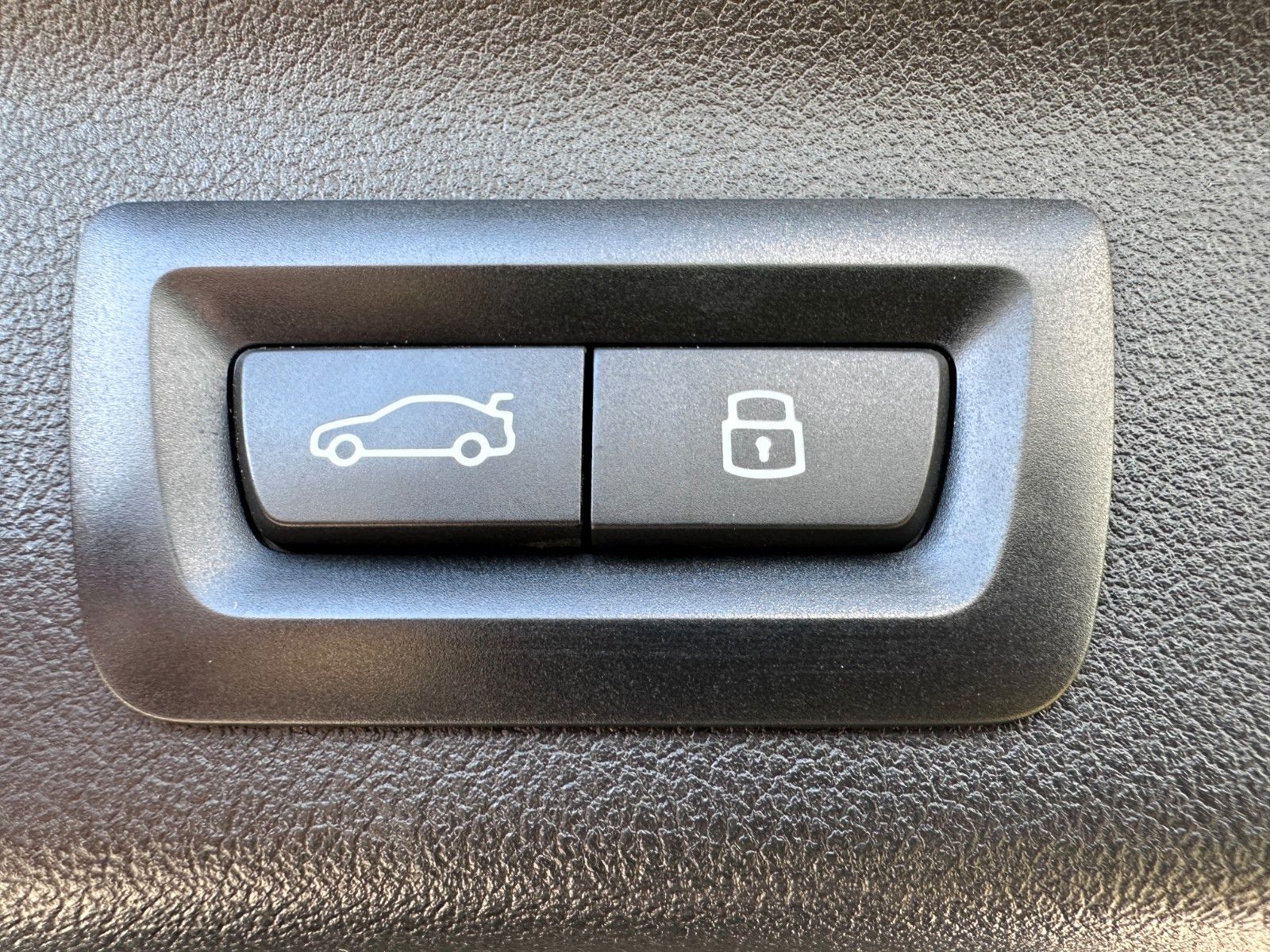 Fahrzeugabbildung BMW X1 30e xDr M Sport ACC,HUD,PANO,HARMAN,AHK,VOLL