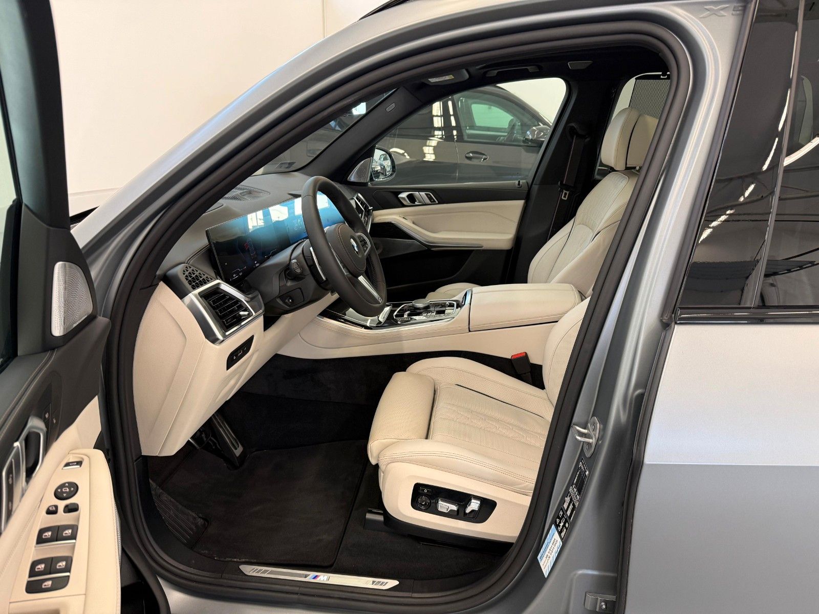 Fahrzeugabbildung BMW X5 40d xDrive M Sport ACC,HUD,PANO,B&W,LUFT,AHK.