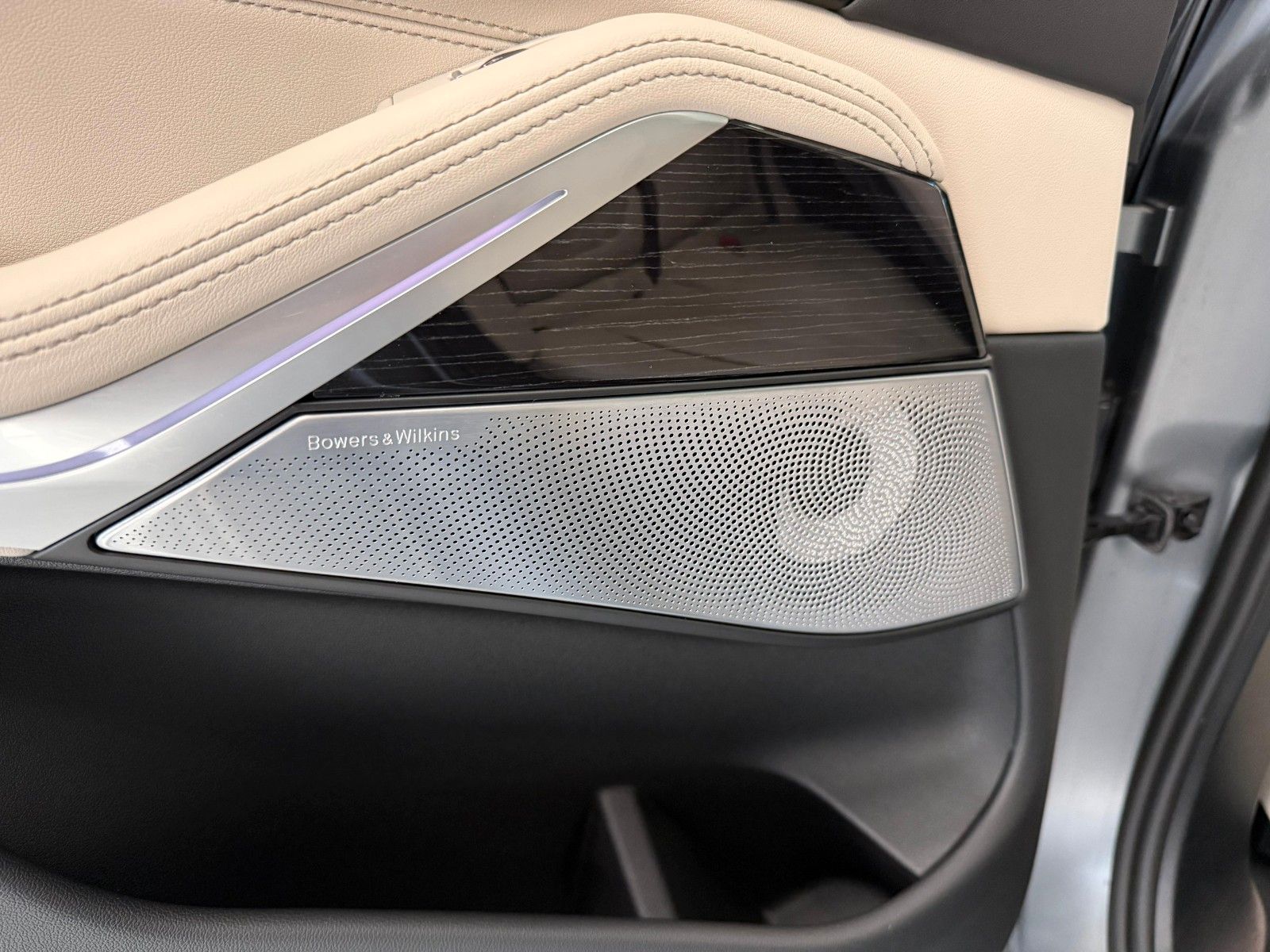 Fahrzeugabbildung BMW X5 40d xDrive M Sport ACC,HUD,PANO,B&W,LUFT,AHK.