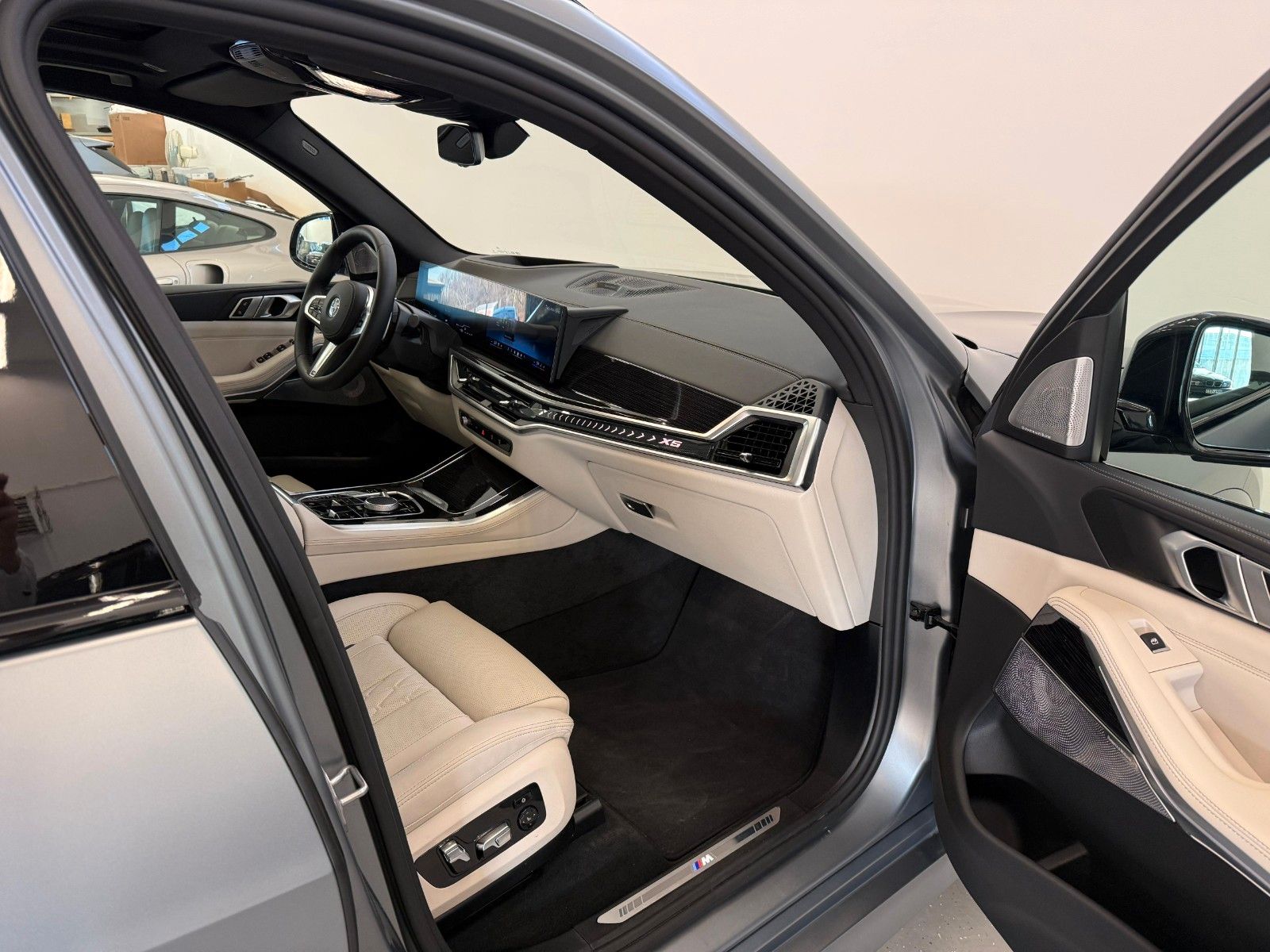 Fahrzeugabbildung BMW X5 40d xDrive M Sport ACC,HUD,PANO,B&W,LUFT,AHK.