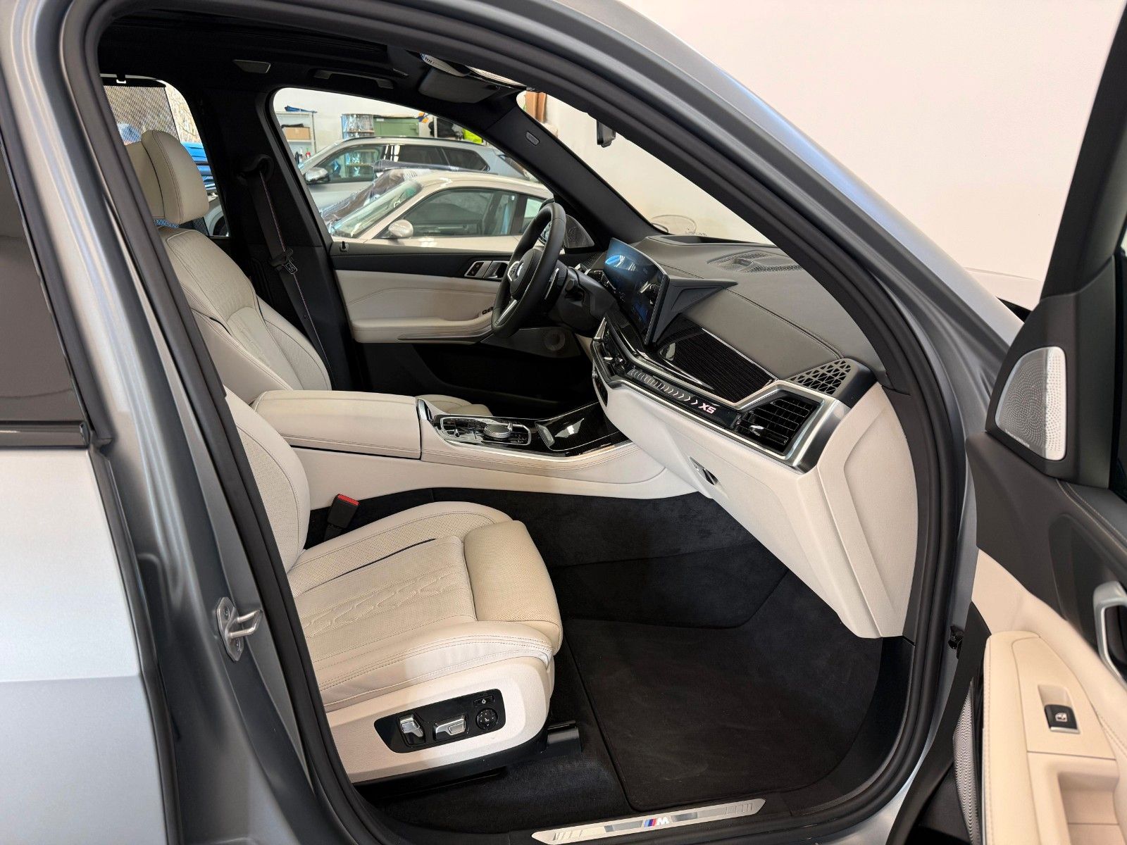 Fahrzeugabbildung BMW X5 40d xDrive M Sport ACC,HUD,PANO,B&W,LUFT,AHK.