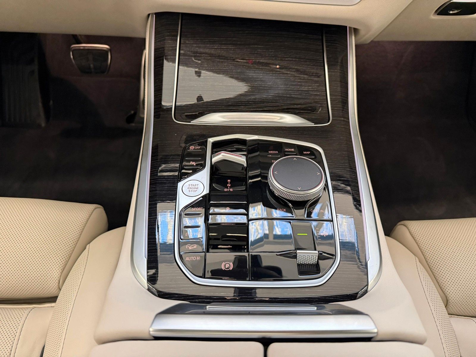 Fahrzeugabbildung BMW X5 40d xDrive M Sport ACC,HUD,PANO,B&W,LUFT,AHK.