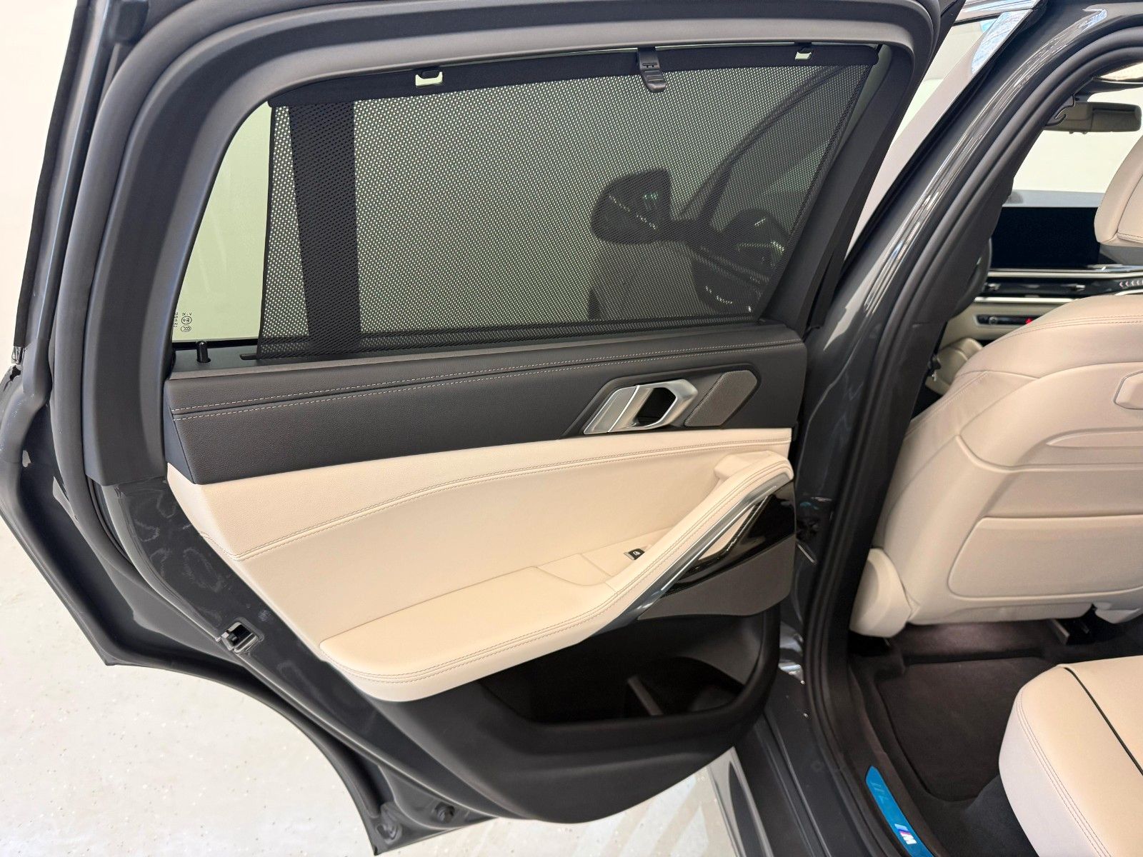 Fahrzeugabbildung BMW X6 30d xDrive M Sport ACC,HUD,SKYL,HARMAN,LUFT