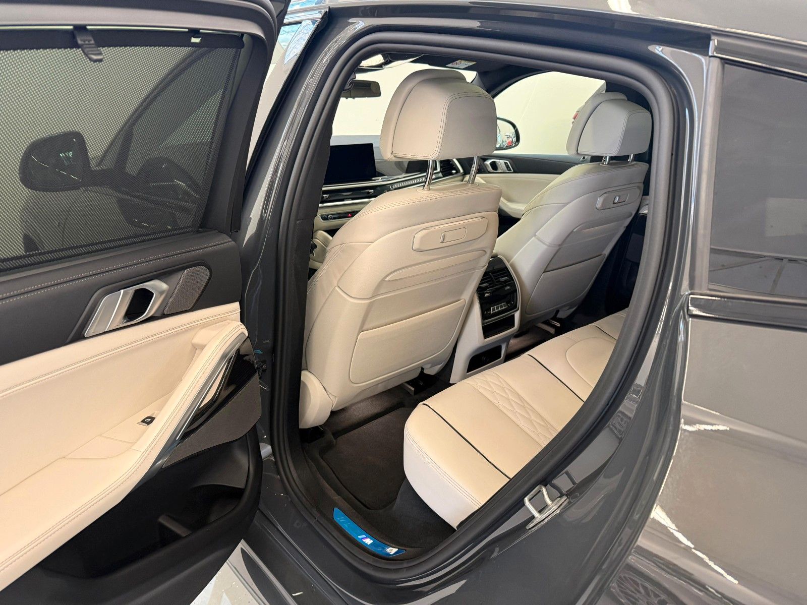 Fahrzeugabbildung BMW X6 30d xDrive M Sport ACC,HUD,SKYL,HARMAN,LUFT