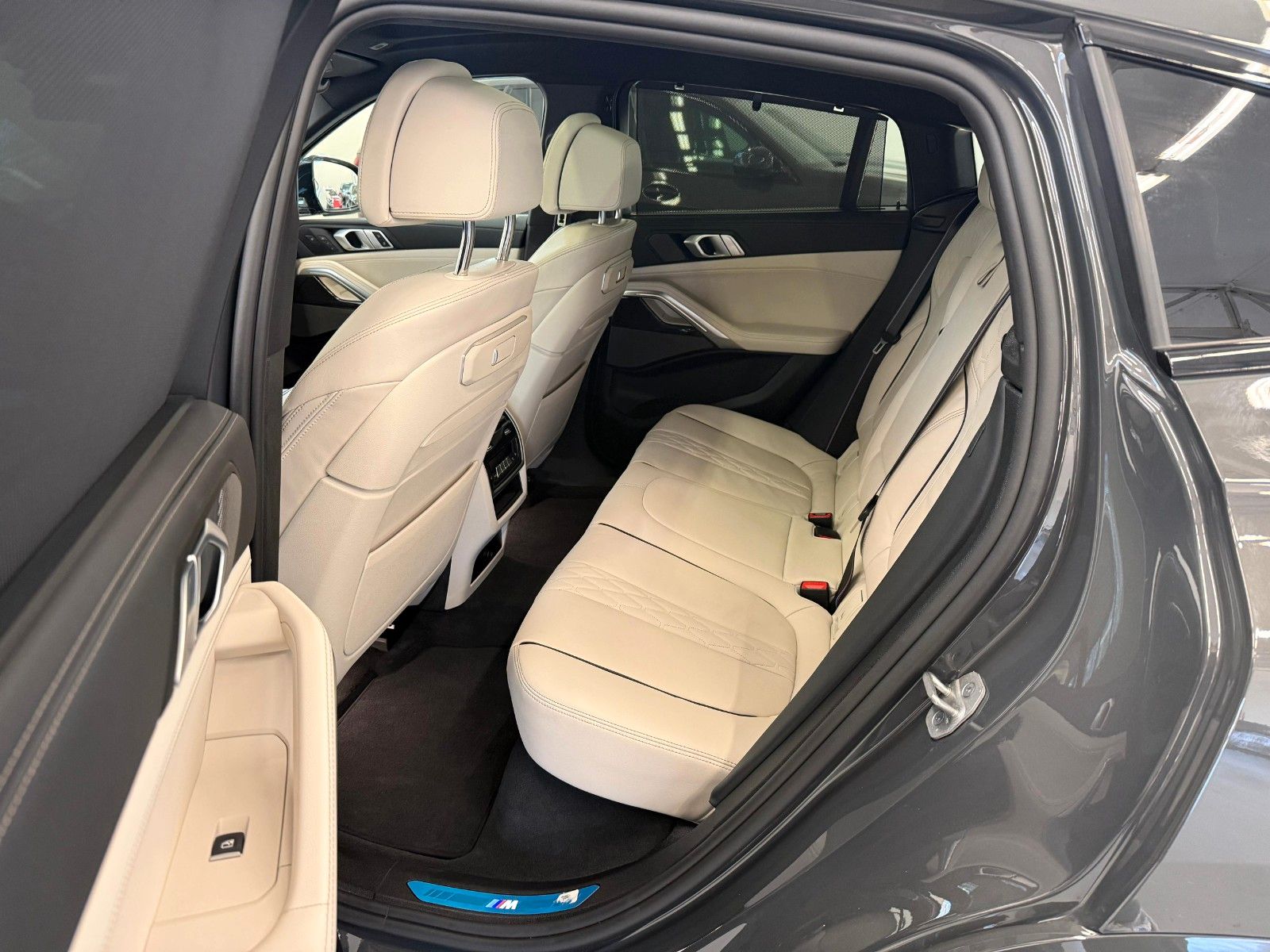 Fahrzeugabbildung BMW X6 30d xDrive M Sport ACC,HUD,SKYL,HARMAN,LUFT