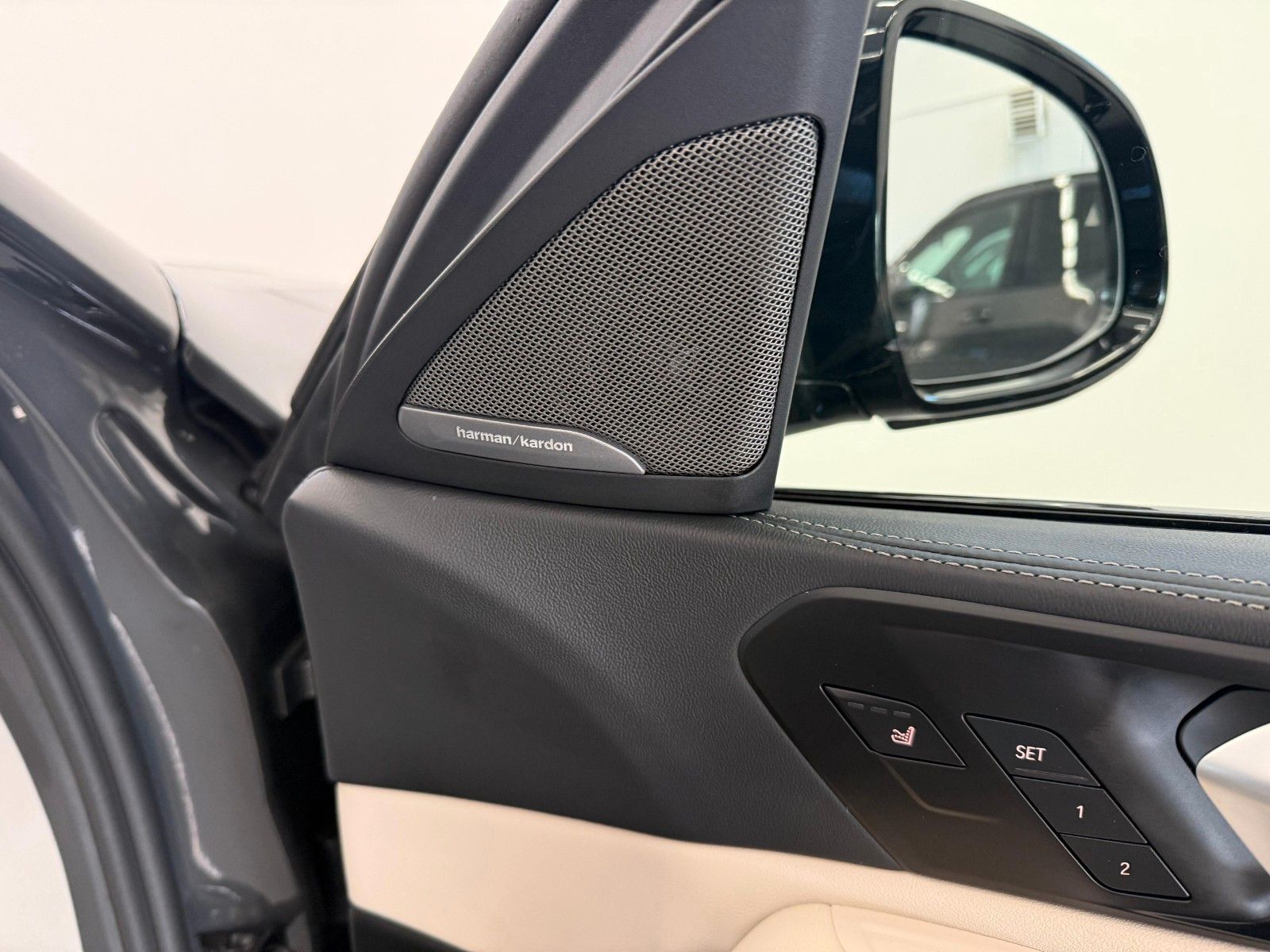 Fahrzeugabbildung BMW X6 30d xDrive M Sport ACC,HUD,SKYL,HARMAN,LUFT