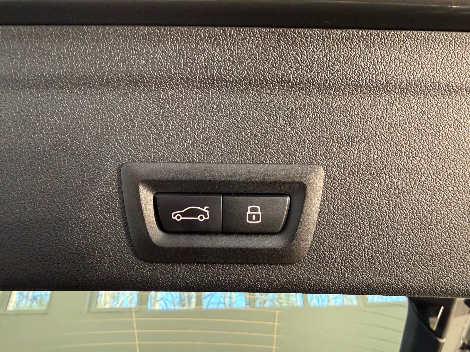 Fahrzeugabbildung BMW X6 30d xDrive M Sport ACC,HUD,SKYL,HARMAN,LUFT