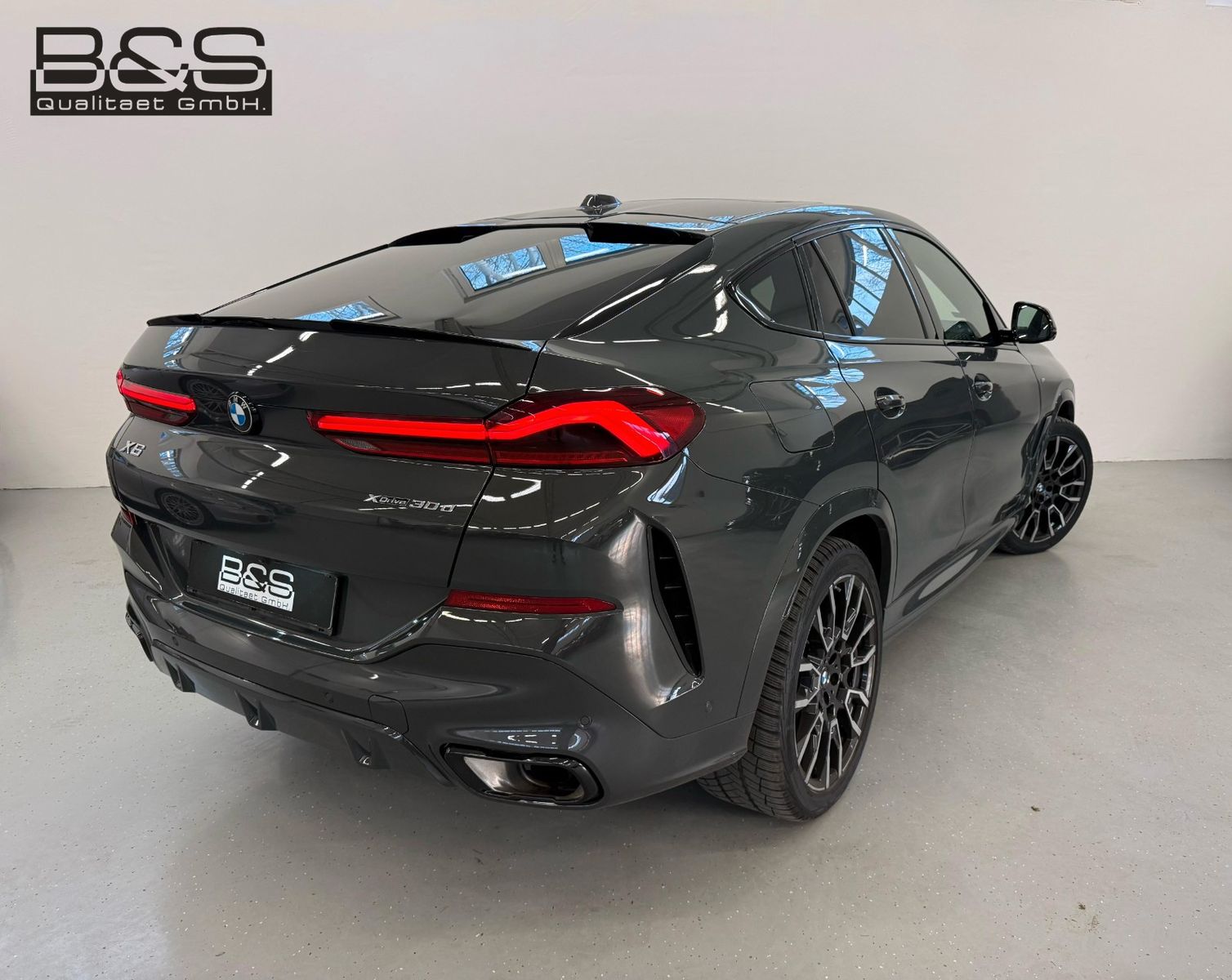 Fahrzeugabbildung BMW X6 30d xDrive M Sport ACC,HUD,SKYL,HARMAN,LUFT