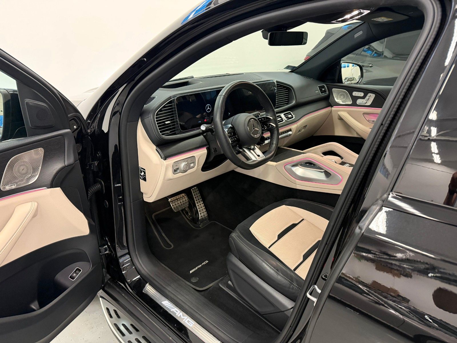 Fahrzeugabbildung Mercedes-Benz GLE 53 AMG 4Matic+ Coupe DISTR,LUFT,BURM,AHK,22"