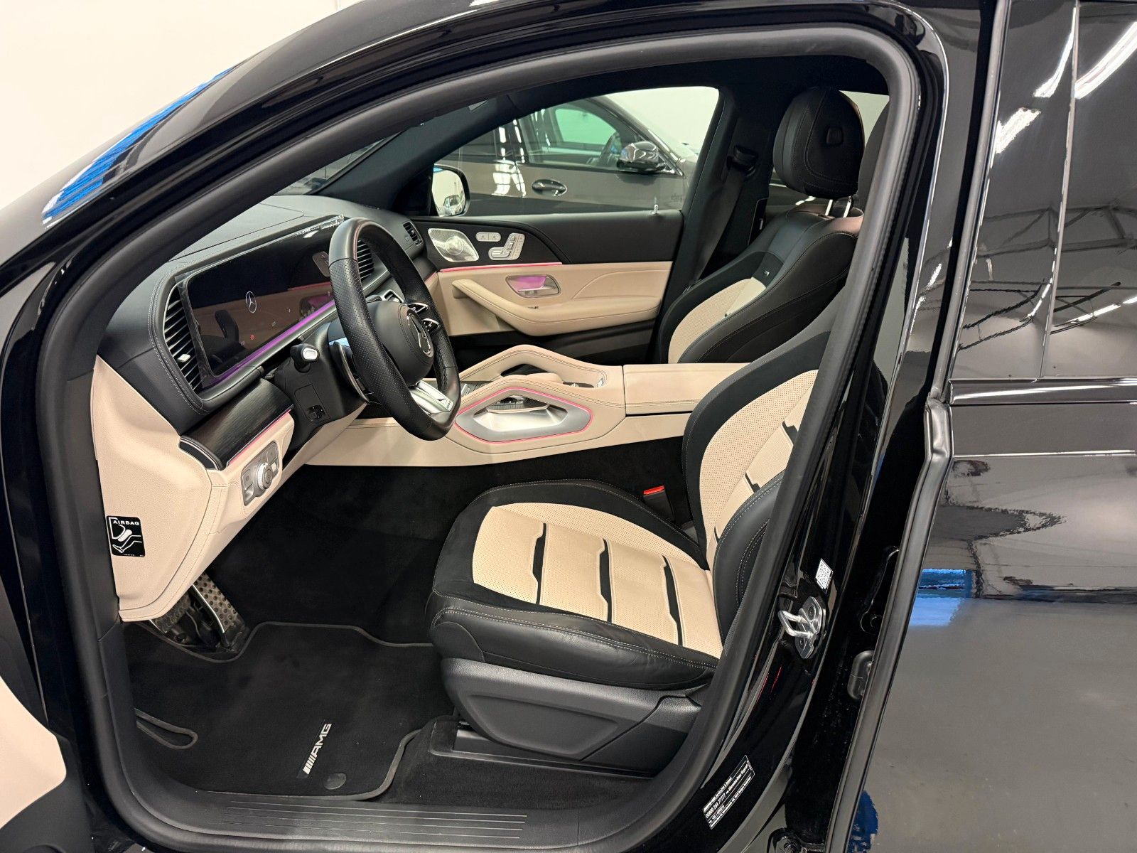 Fahrzeugabbildung Mercedes-Benz GLE 53 AMG 4Matic+ Coupe DISTR,LUFT,BURM,AHK,22"