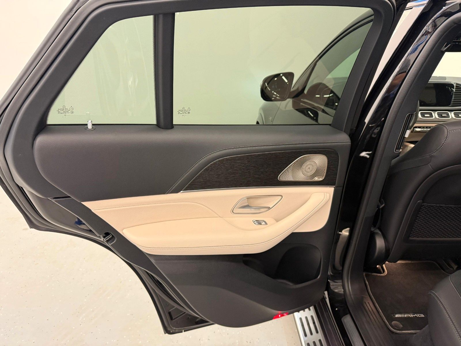 Fahrzeugabbildung Mercedes-Benz GLE 53 AMG 4Matic+ Coupe DISTR,LUFT,BURM,AHK,22"