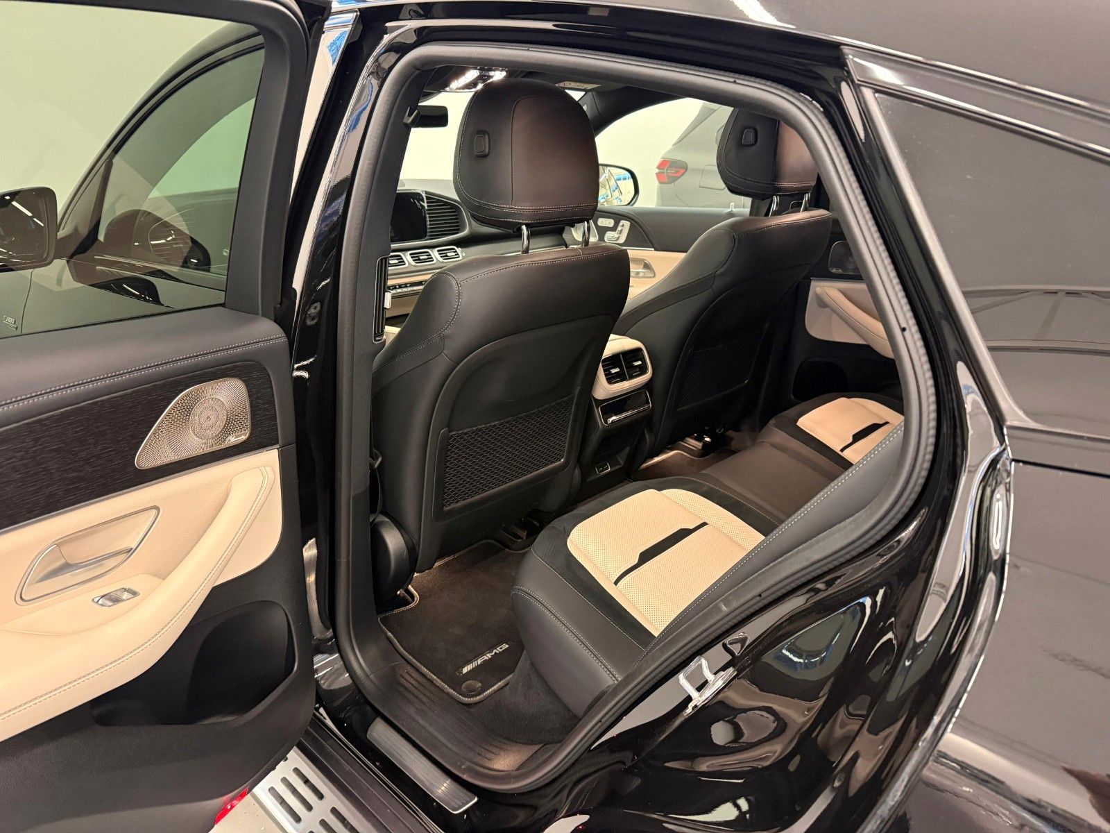 Fahrzeugabbildung Mercedes-Benz GLE 53 AMG 4Matic+ Coupe DISTR,LUFT,BURM,AHK,22"