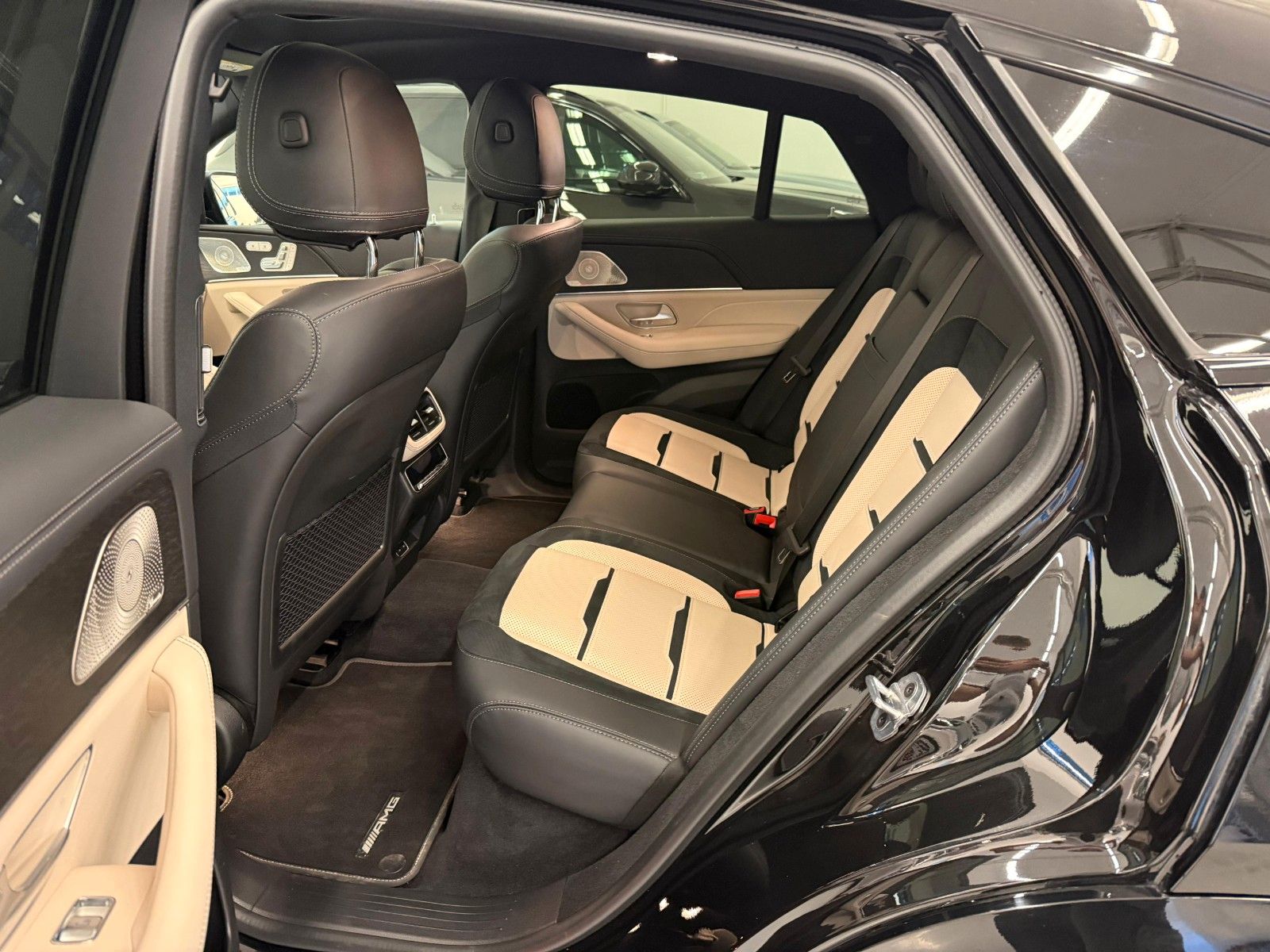 Fahrzeugabbildung Mercedes-Benz GLE 53 AMG 4Matic+ Coupe DISTR,LUFT,BURM,AHK,22"