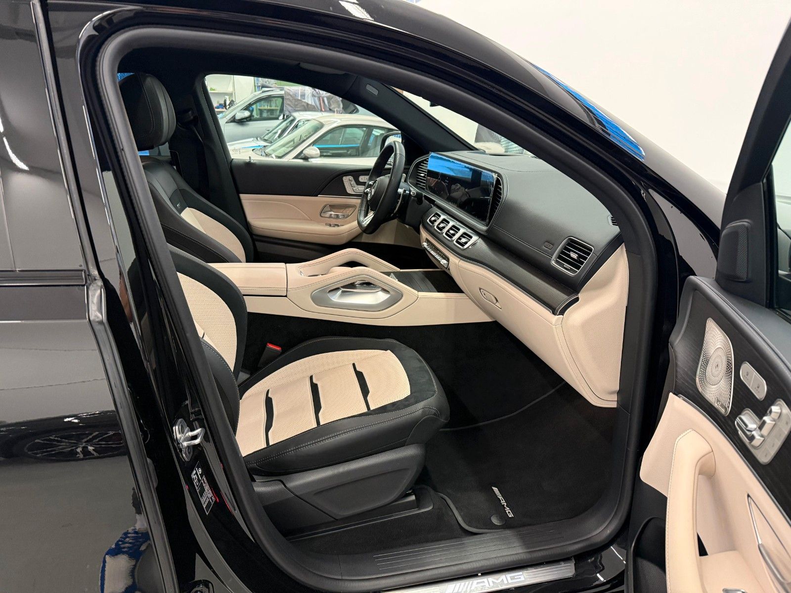 Fahrzeugabbildung Mercedes-Benz GLE 53 AMG 4Matic+ Coupe DISTR,LUFT,BURM,AHK,22"