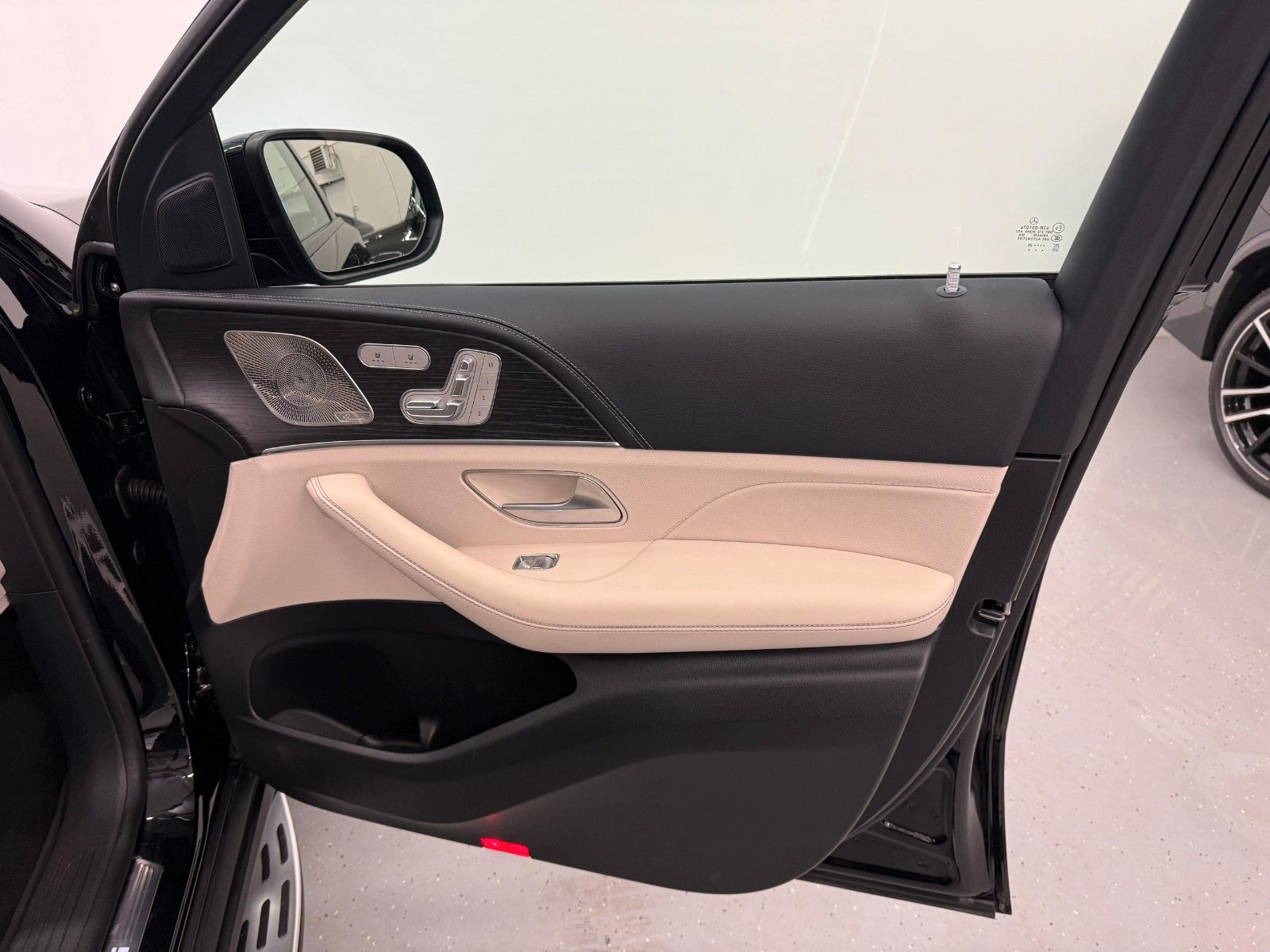 Fahrzeugabbildung Mercedes-Benz GLE 53 AMG 4Matic+ Coupe DISTR,LUFT,BURM,AHK,22"