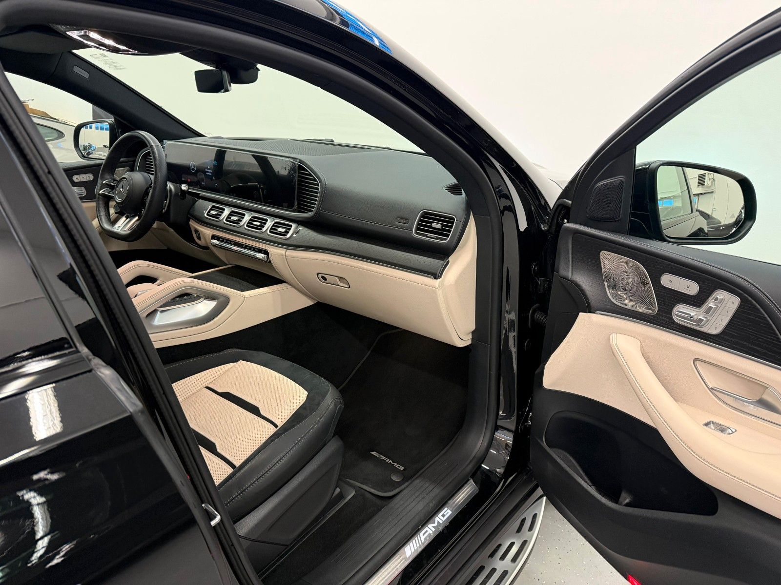 Fahrzeugabbildung Mercedes-Benz GLE 53 AMG 4Matic+ Coupe DISTR,LUFT,BURM,AHK,22"