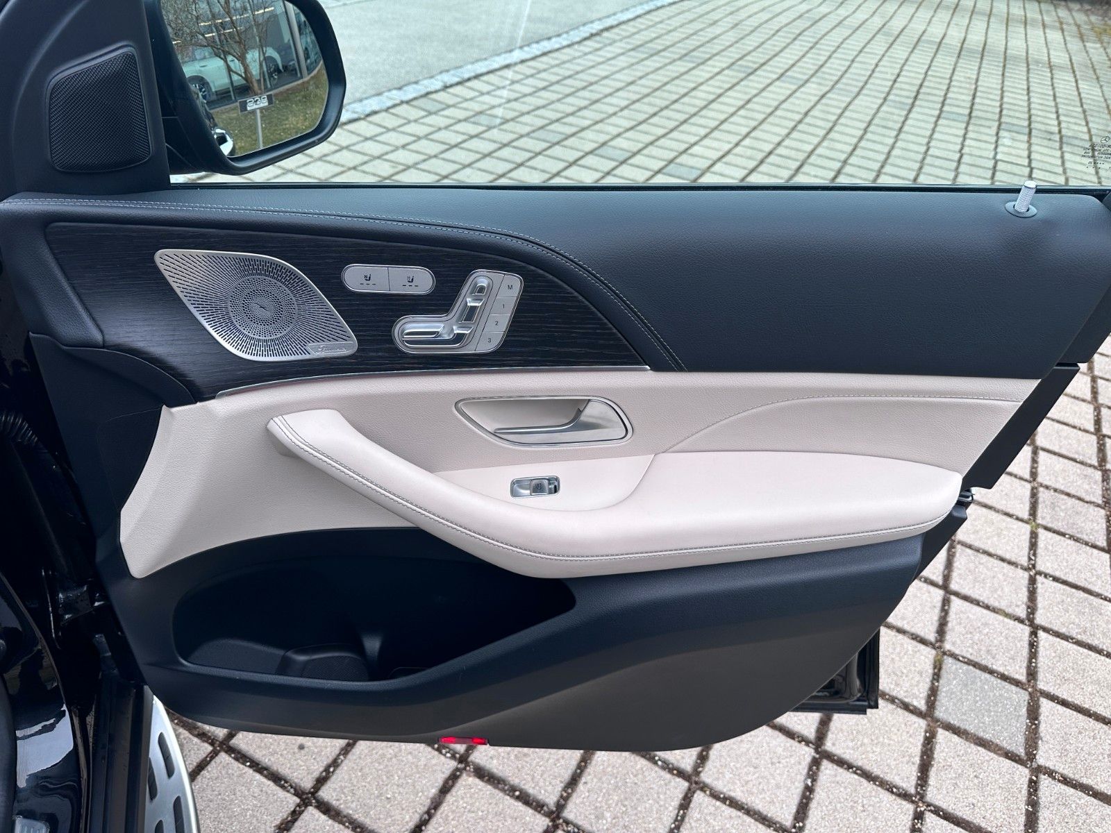 Fahrzeugabbildung Mercedes-Benz GLE 53 AMG 4Matic+ Coupe DISTR,LUFT,BURM,AHK,22"