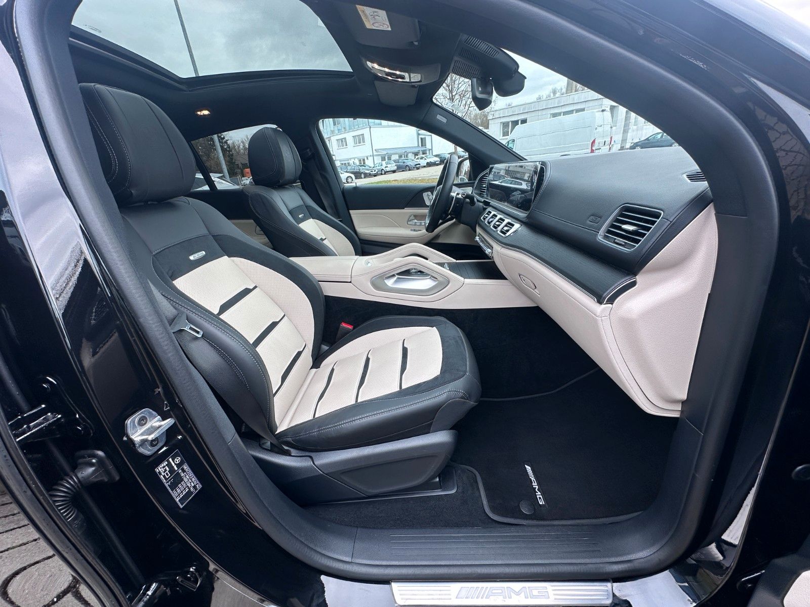 Fahrzeugabbildung Mercedes-Benz GLE 53 AMG 4Matic+ Coupe DISTR,LUFT,BURM,AHK,22"