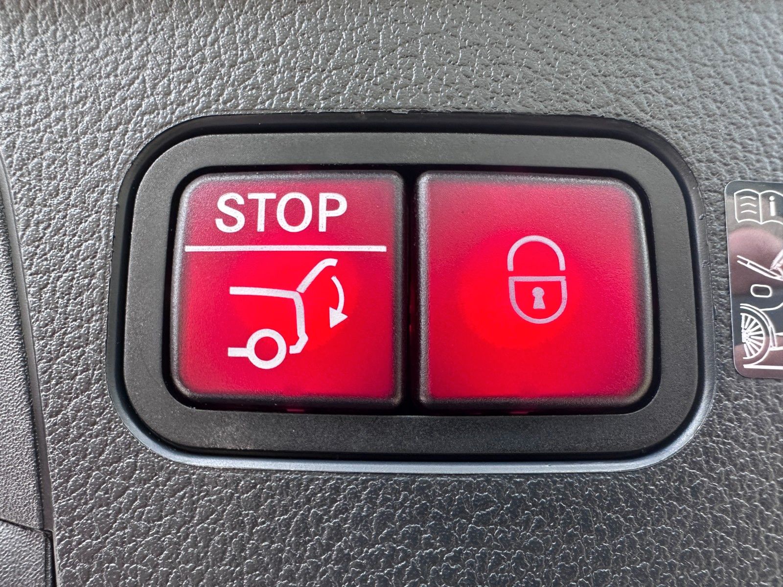 Fahrzeugabbildung Mercedes-Benz GLE 53 AMG 4Matic+ Coupe DISTR,LUFT,BURM,AHK,22"