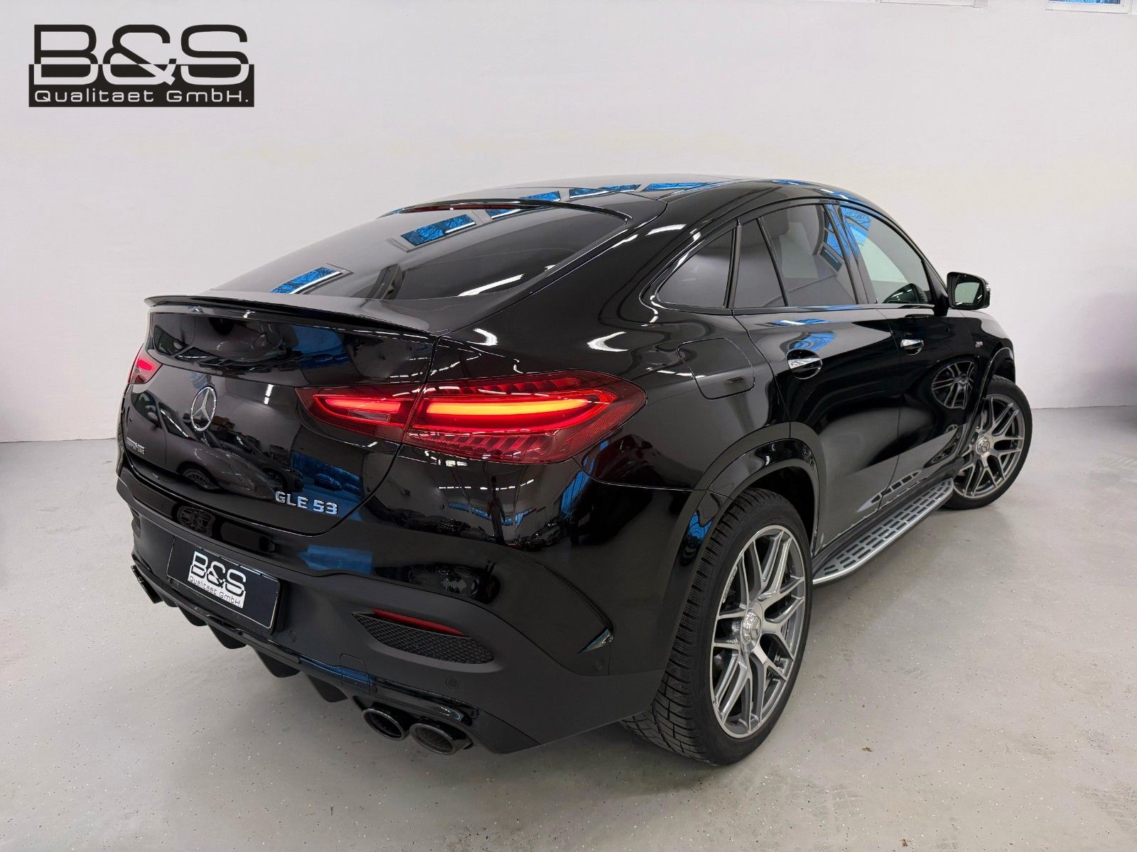 Fahrzeugabbildung Mercedes-Benz GLE 53 AMG 4Matic+ Coupe DISTR,LUFT,BURM,AHK,22"