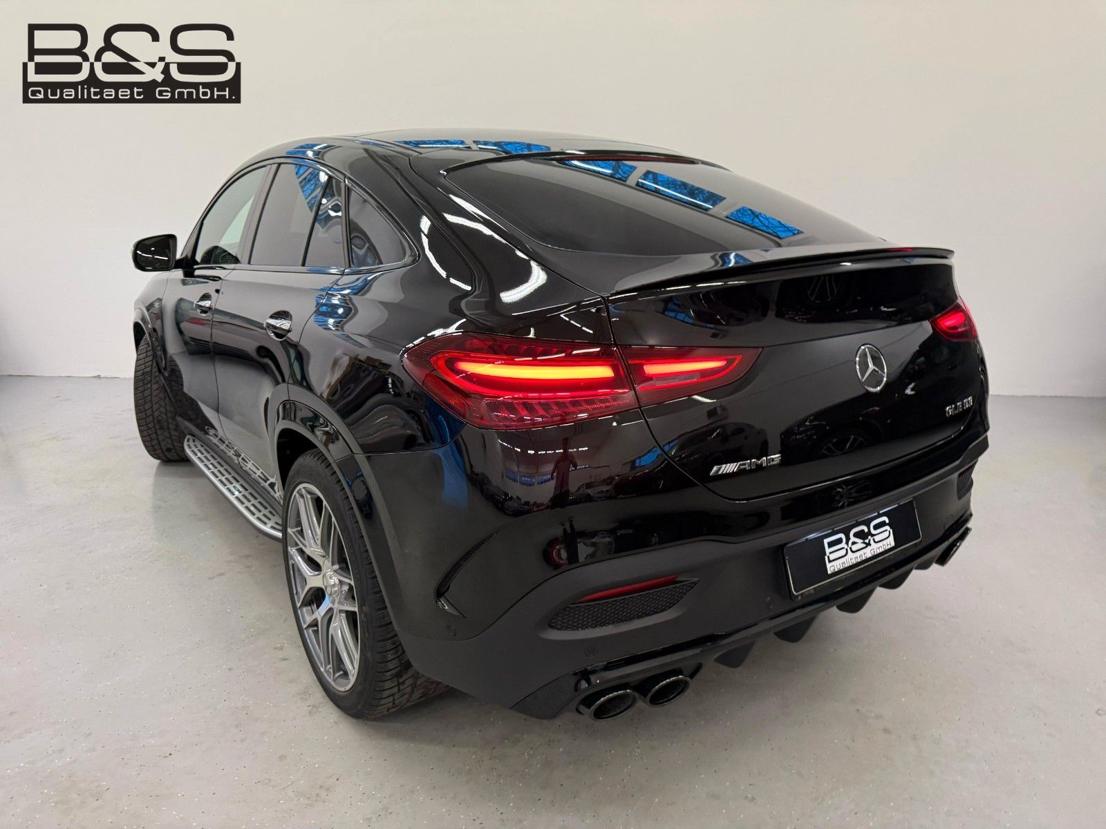 Fahrzeugabbildung Mercedes-Benz GLE 53 AMG 4Matic+ Coupe DISTR,LUFT,BURM,AHK,22"