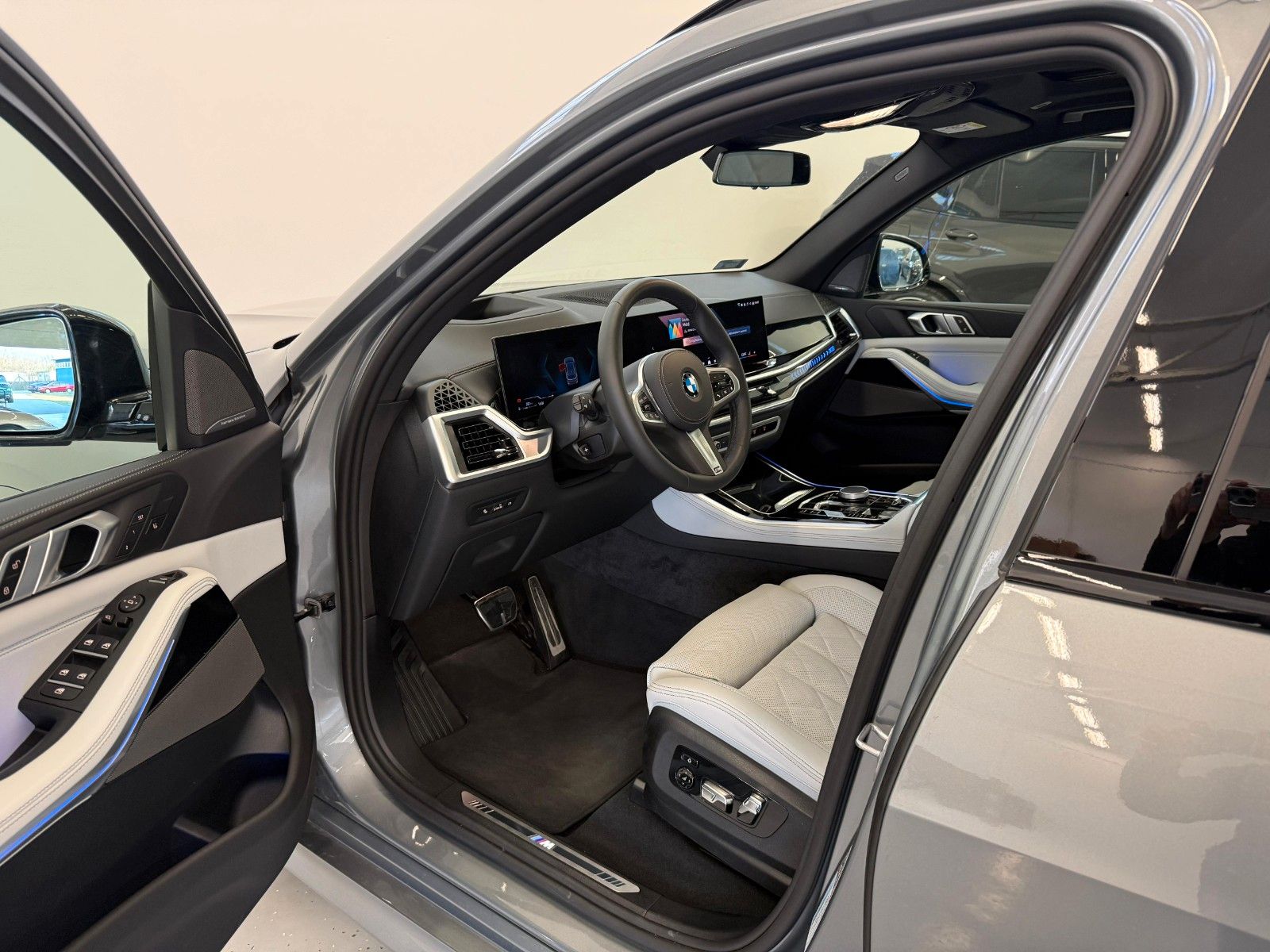 Fahrzeugabbildung BMW X5 30 d xDrive M Sport Pro ACC,HUD,PANO,H&K,LUFT