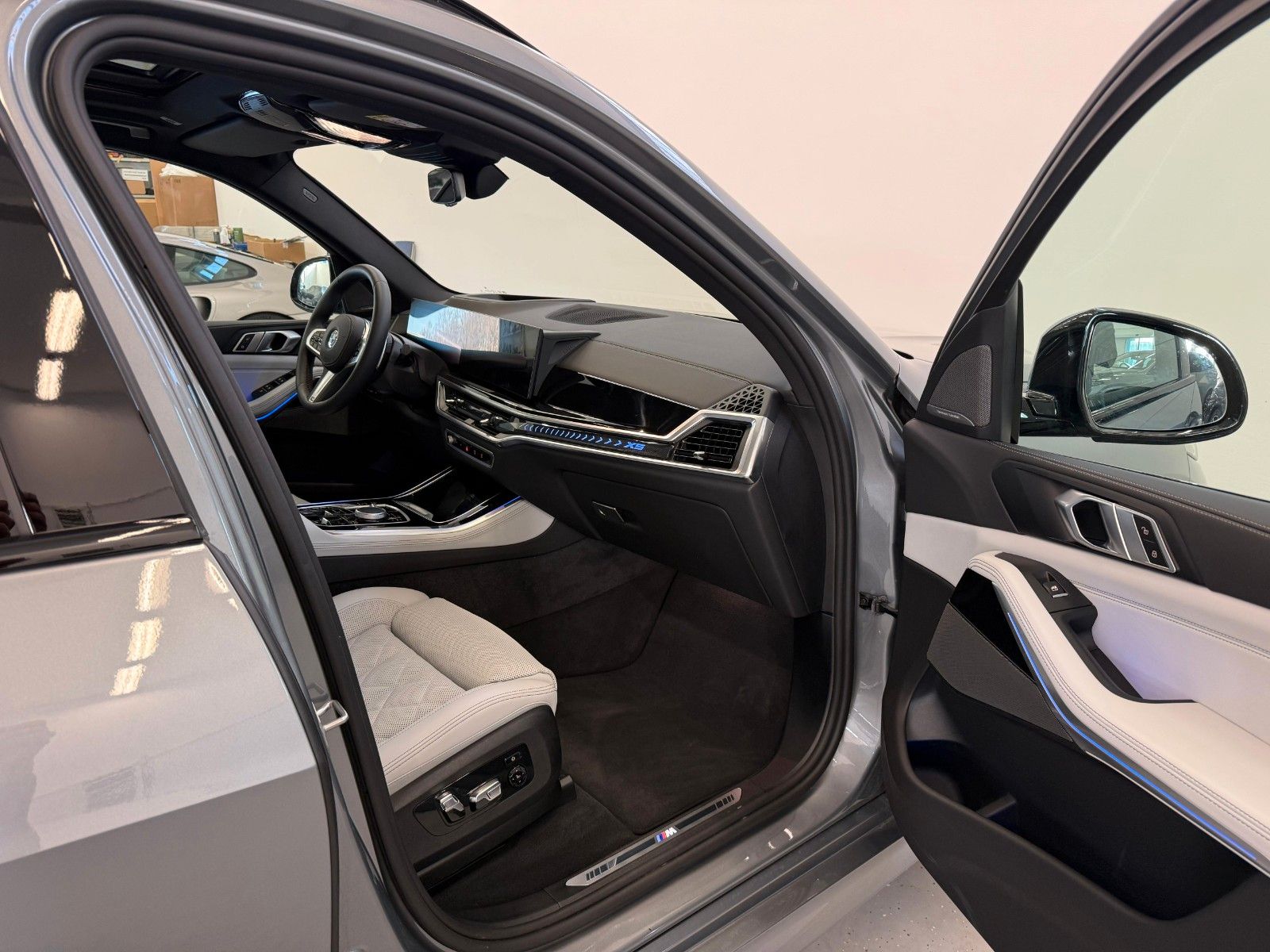 Fahrzeugabbildung BMW X5 30 d xDrive M Sport Pro ACC,HUD,PANO,H&K,LUFT