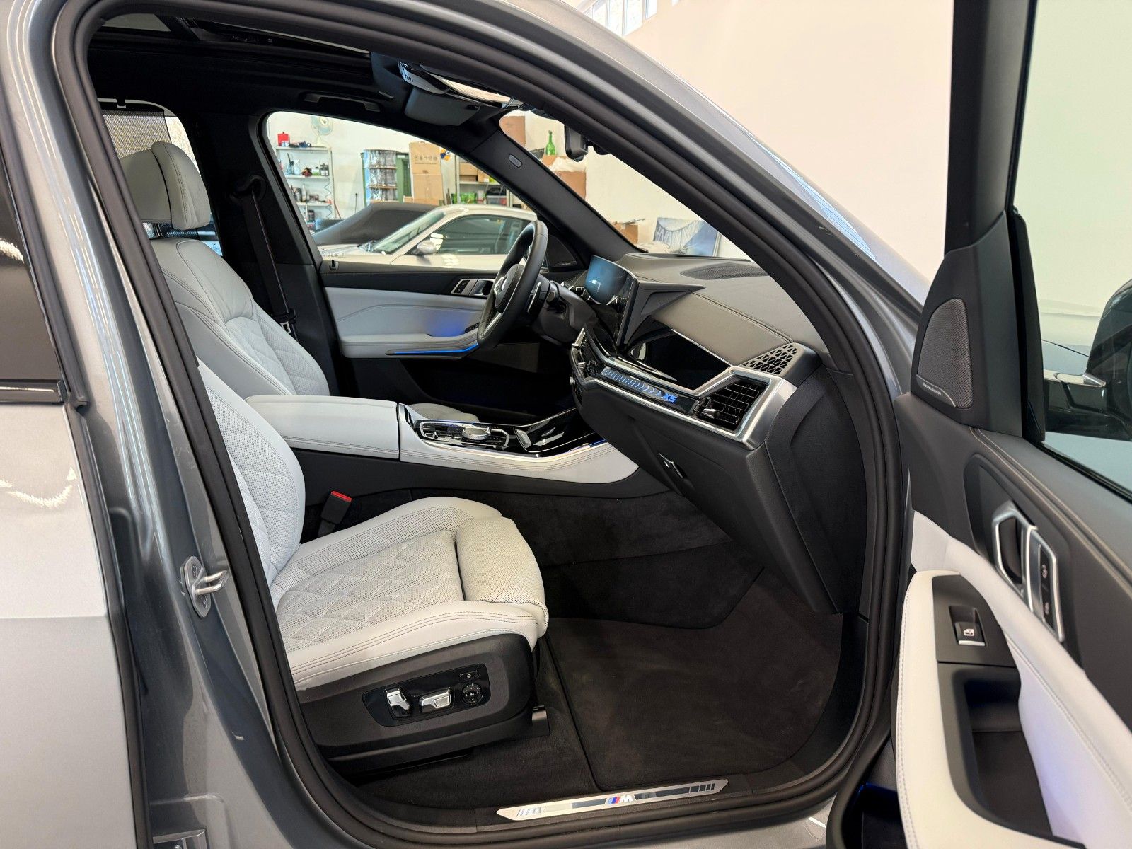 Fahrzeugabbildung BMW X5 30 d xDrive M Sport Pro ACC,HUD,PANO,H&K,LUFT