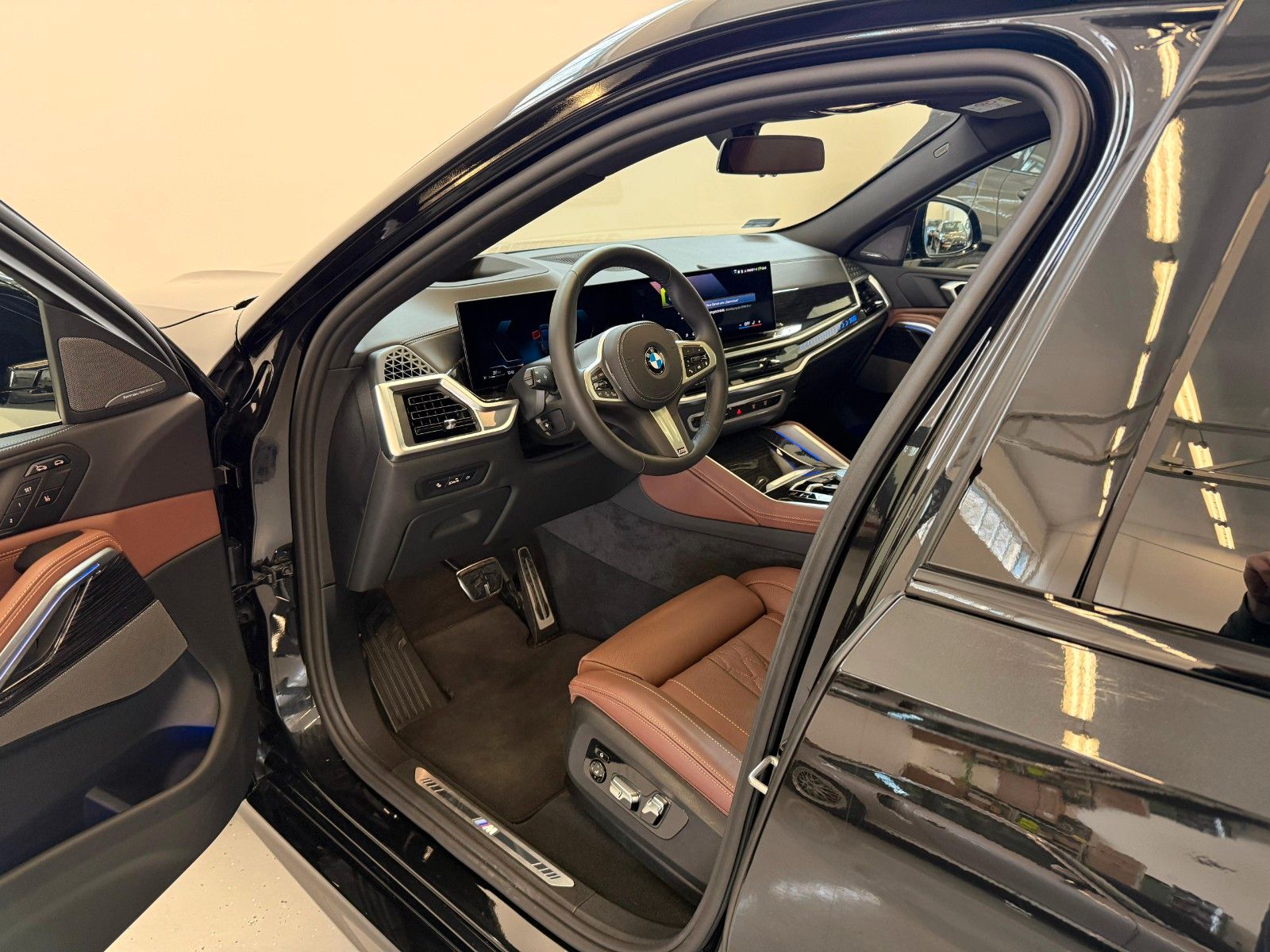 Fahrzeugabbildung BMW X6 40 d xDrive M Sport Pro ACC,H&K,HUD,PANO,LUFT