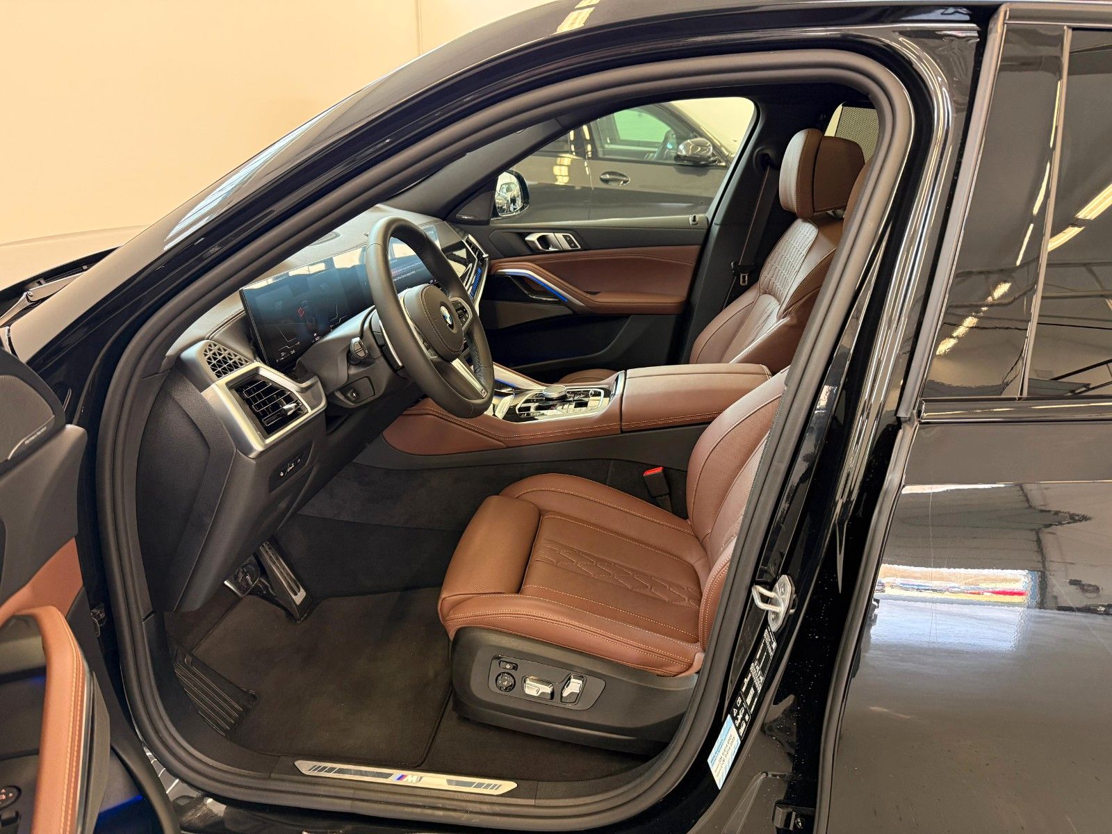 Fahrzeugabbildung BMW X6 40 d xDrive M Sport Pro ACC,H&K,HUD,PANO,LUFT