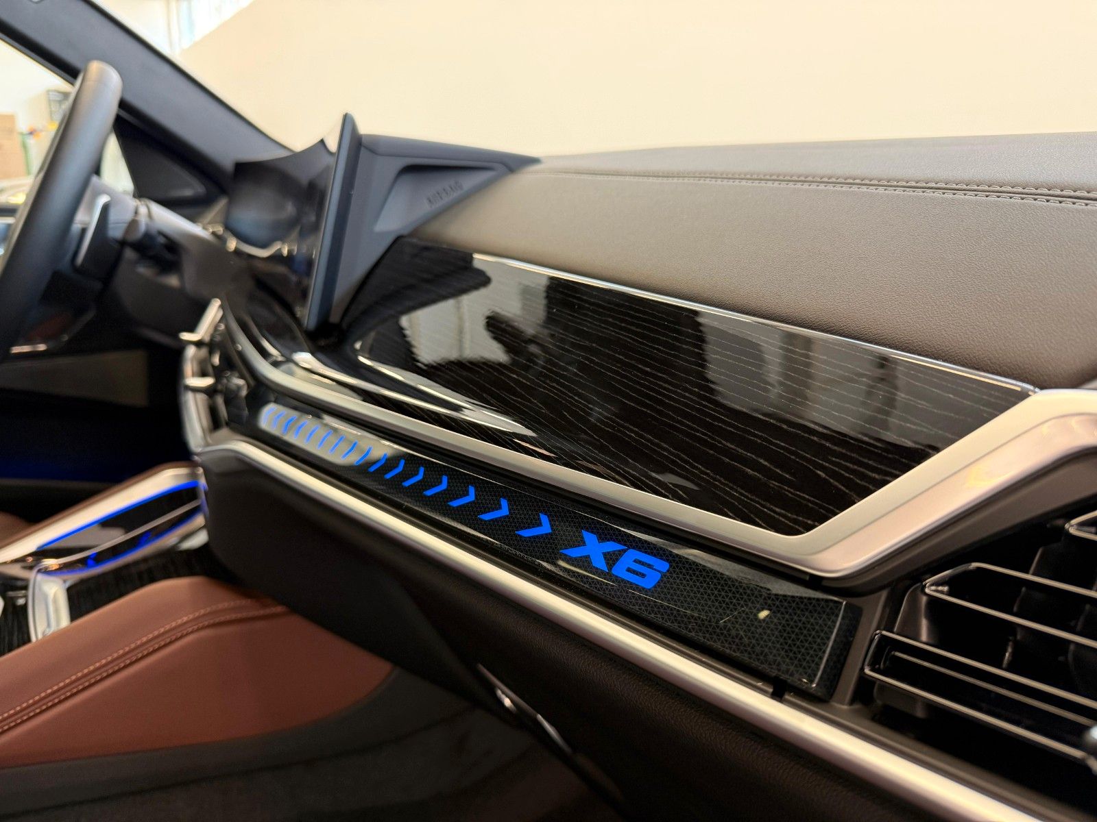 Fahrzeugabbildung BMW X6 40 d xDrive M Sport Pro ACC,H&K,HUD,PANO,LUFT