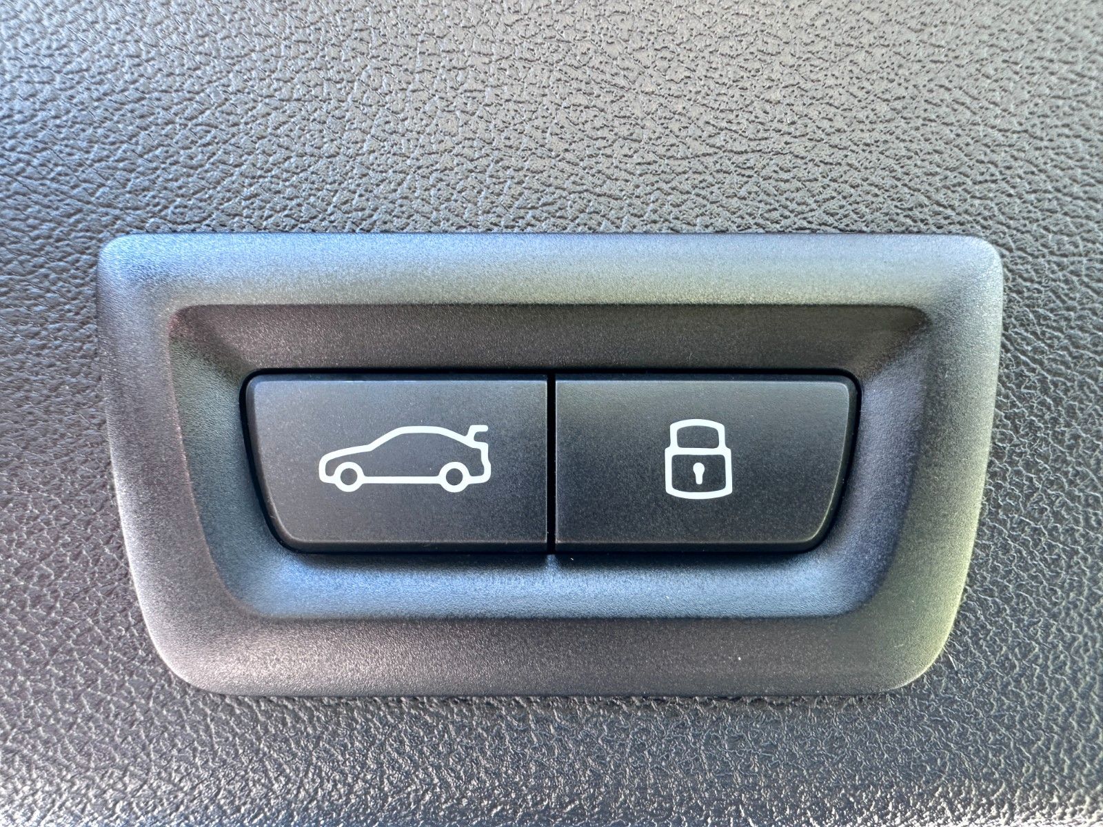 Fahrzeugabbildung BMW X6 40 d xDrive M Sport Pro ACC,H&K,HUD,PANO,LUFT