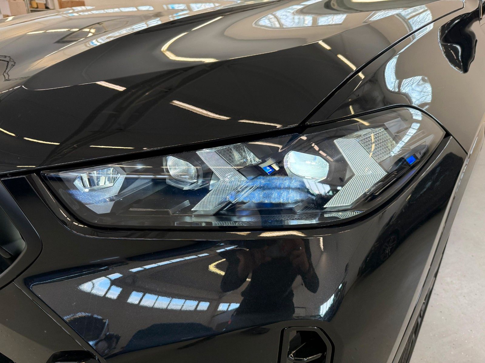 Fahrzeugabbildung BMW X6 40 d xDrive M Sport Pro ACC,H&K,HUD,PANO,LUFT