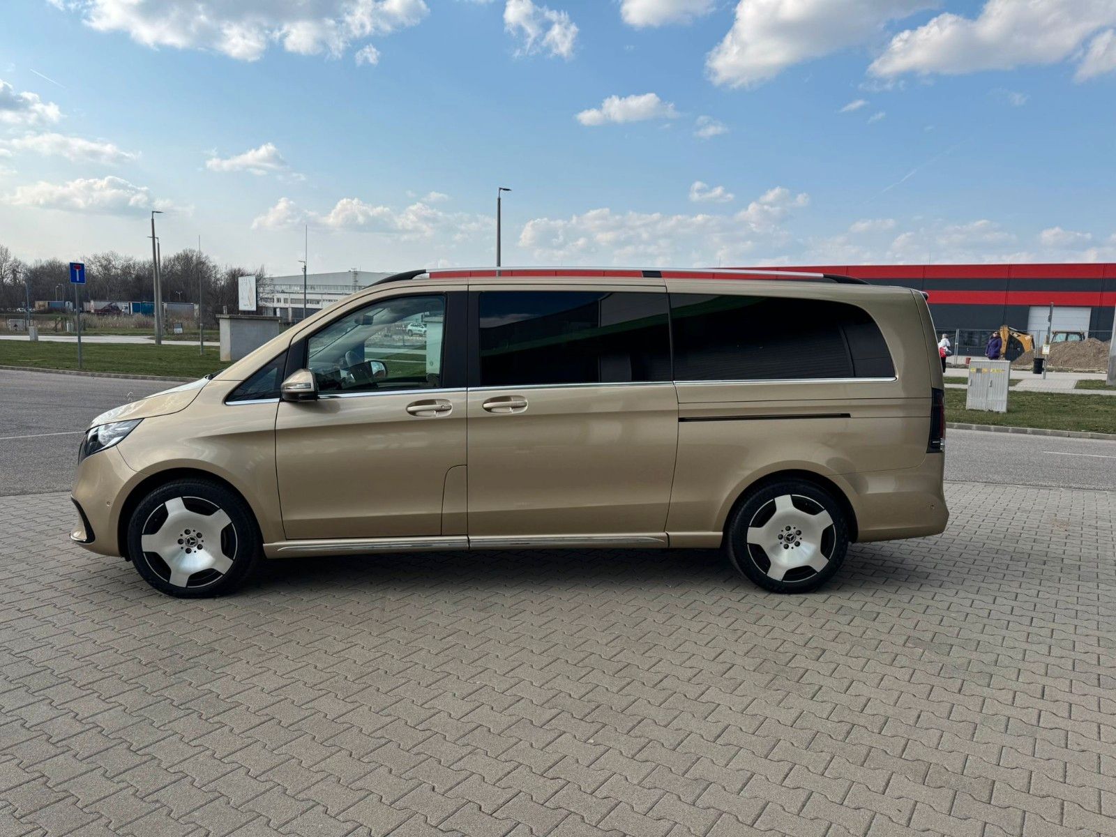 Fahrzeugabbildung Mercedes-Benz V 300d 4M AMG,EXCLUSIVE ExtraL.DISTR,BURM,LUFT