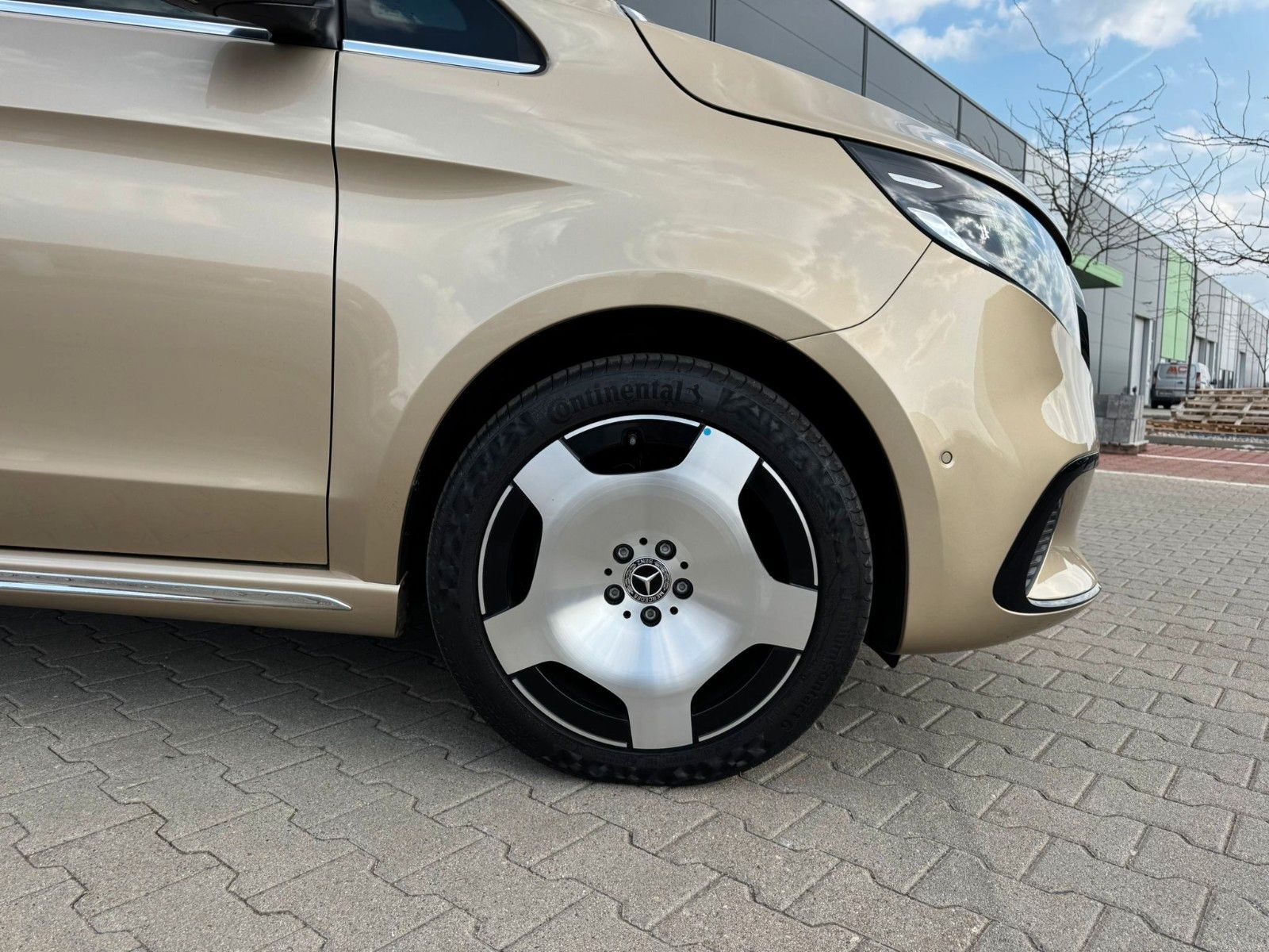 Fahrzeugabbildung Mercedes-Benz V 300d 4M AMG,EXCLUSIVE ExtraL.DISTR,BURM,LUFT